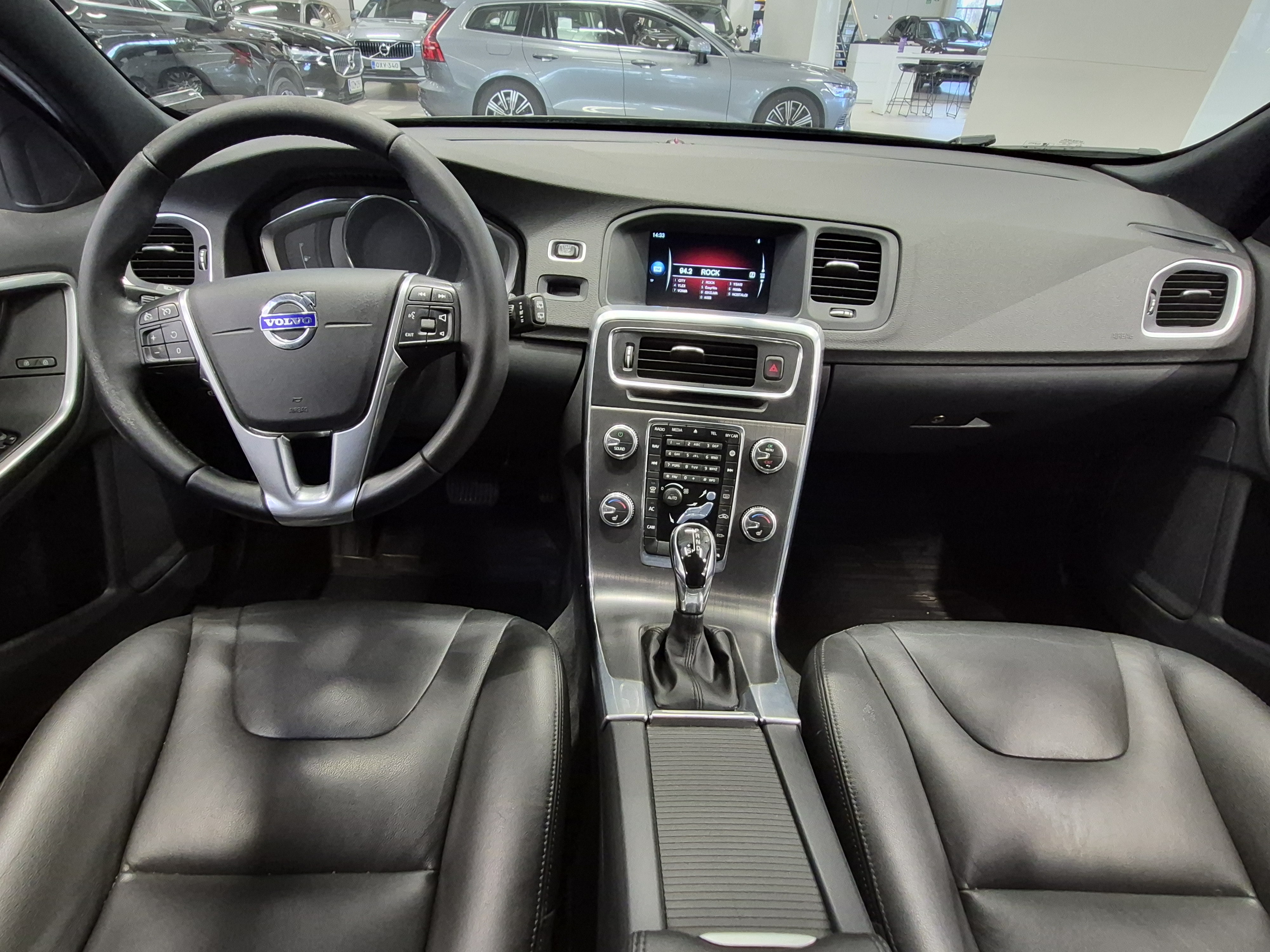 VOLVO V60 2016