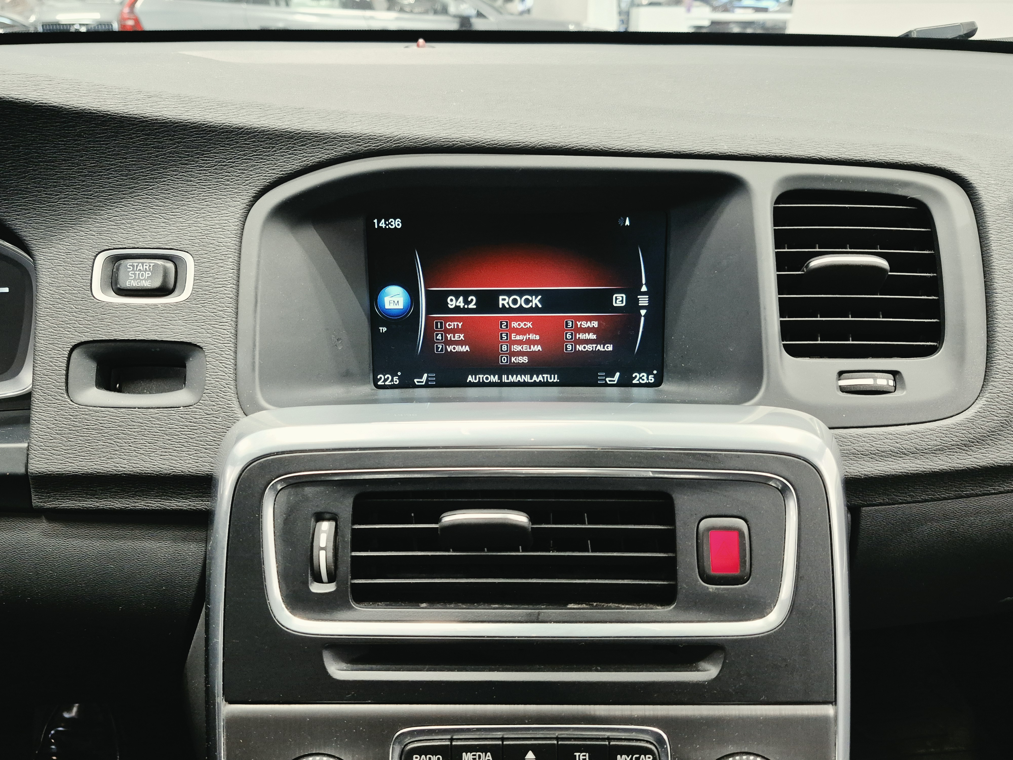VOLVO V60 2016