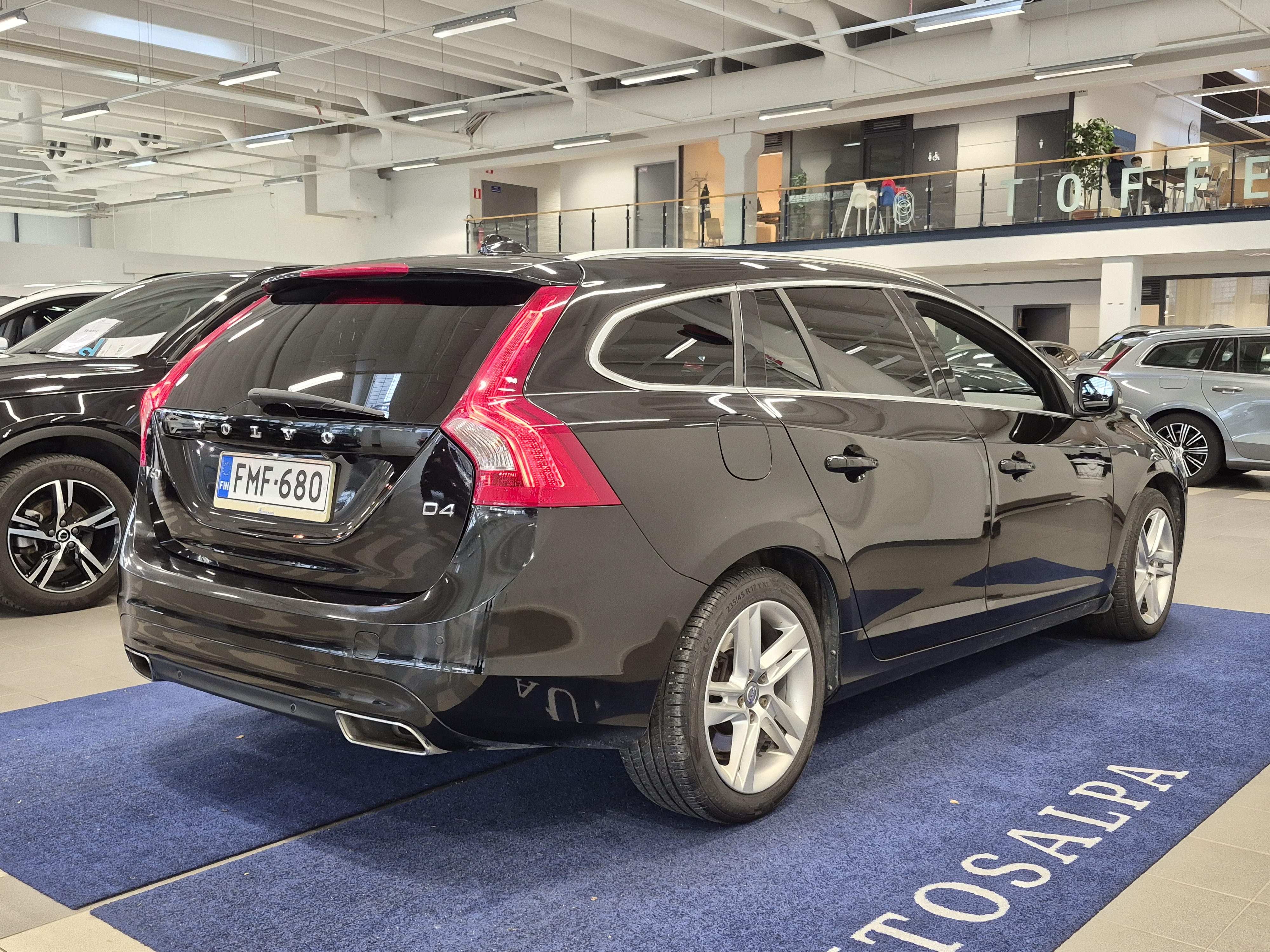 VOLVO V60 2016