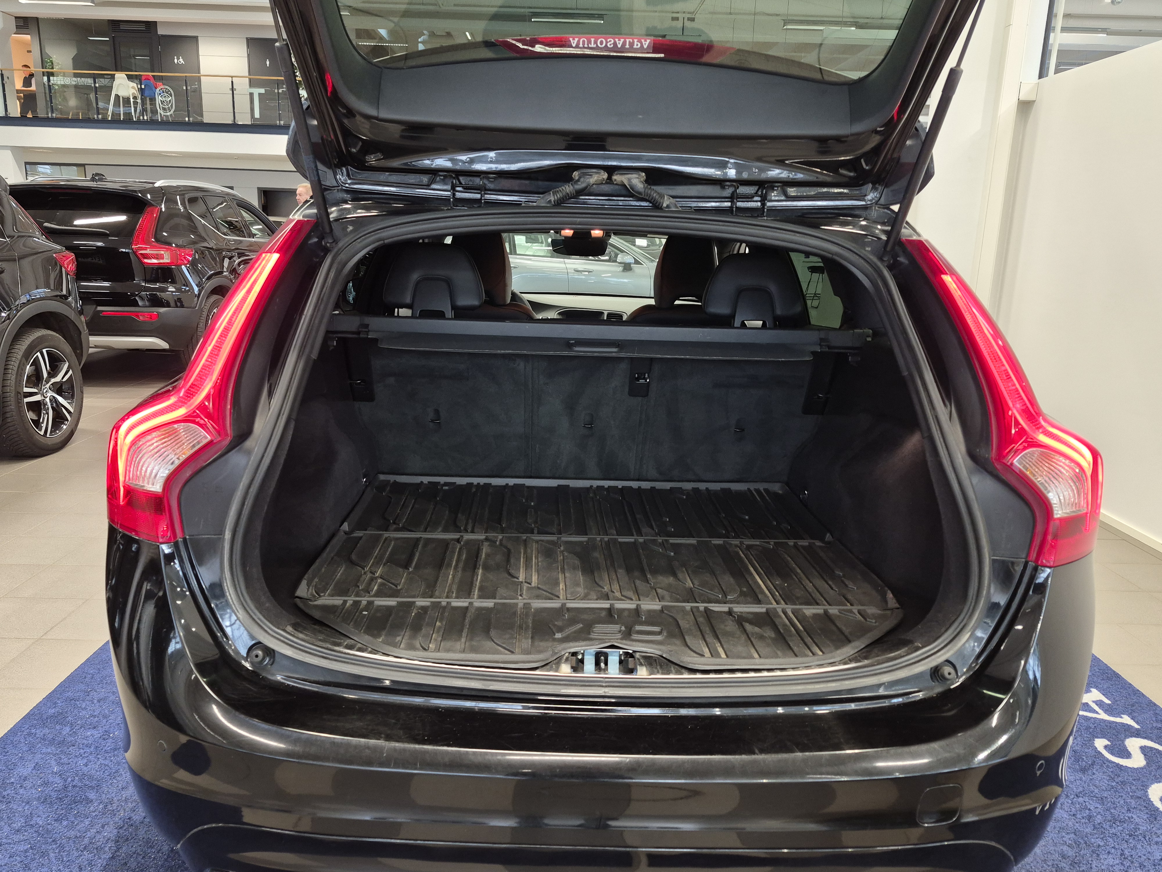 VOLVO V60 2016