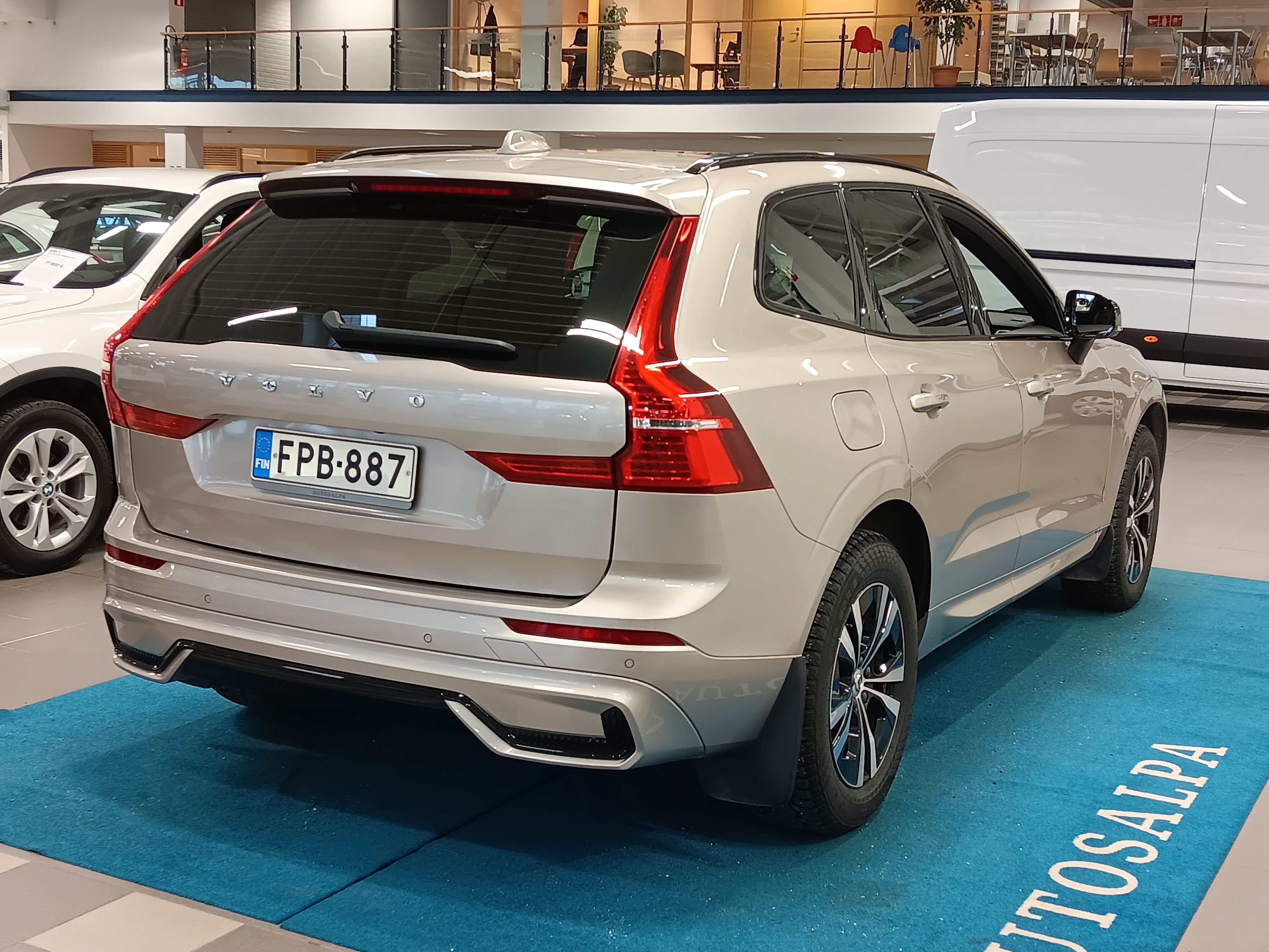 VOLVO XC60 2023
