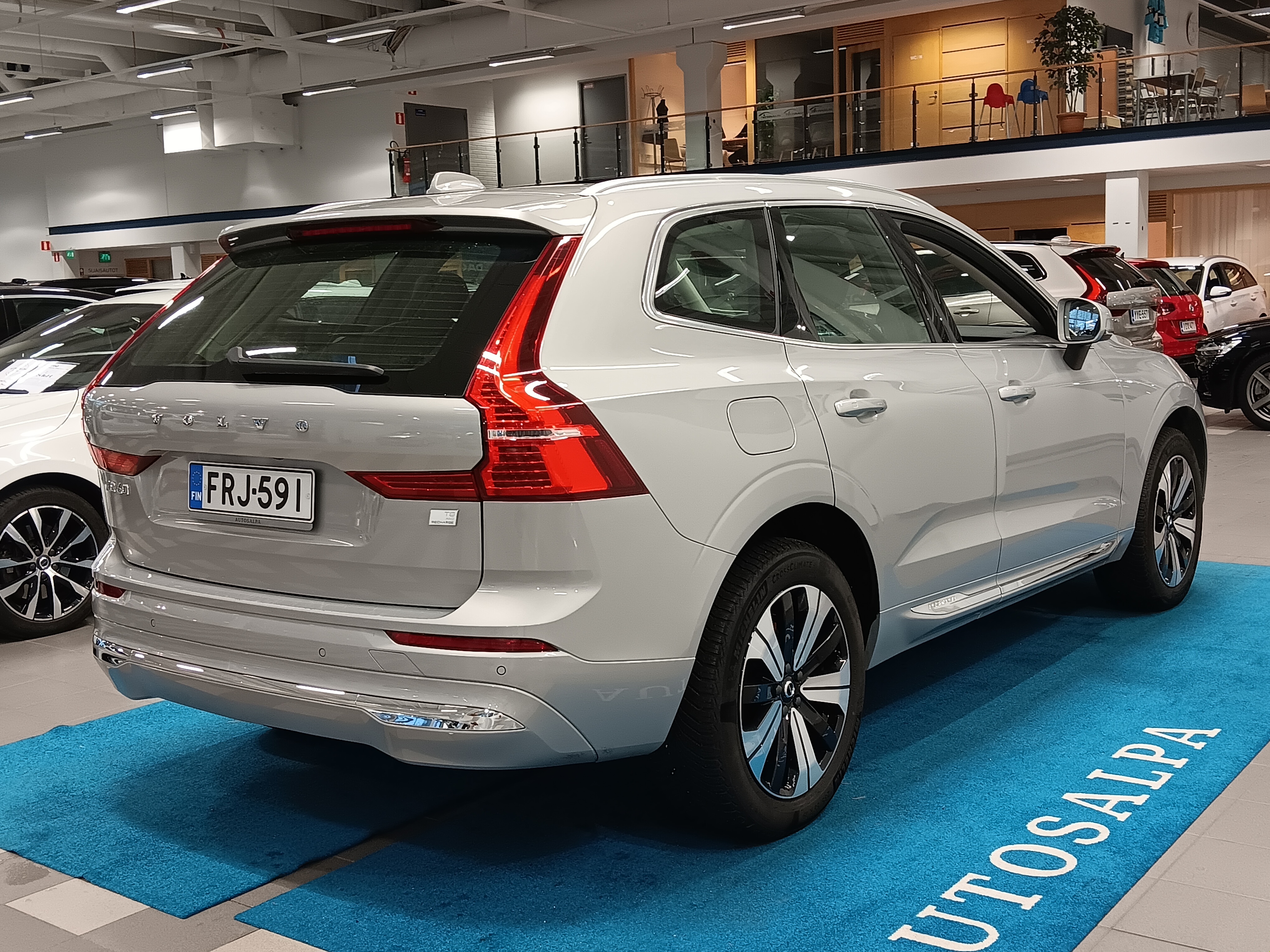 VOLVO XC60 2023