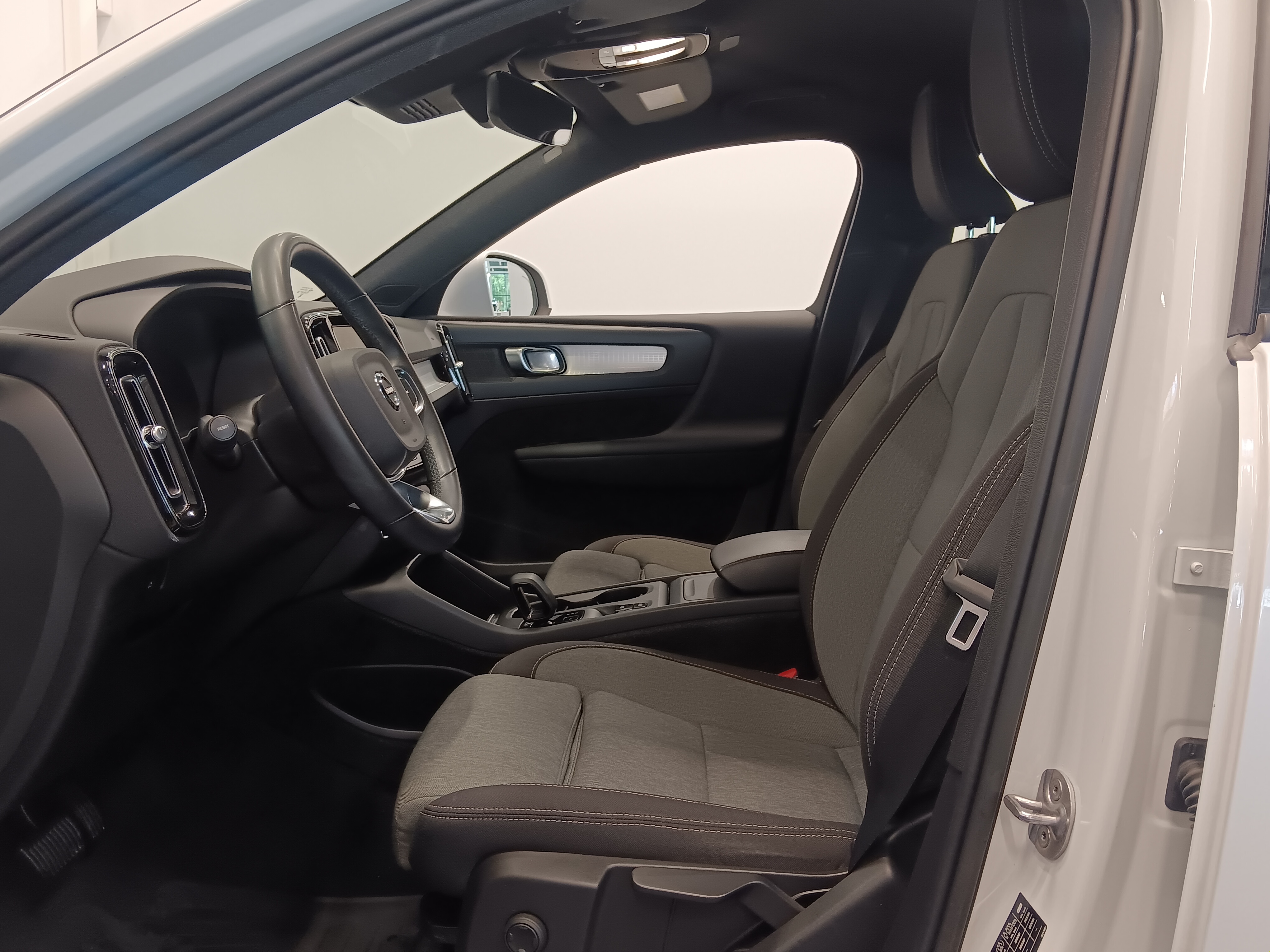 VOLVO XC40 2022