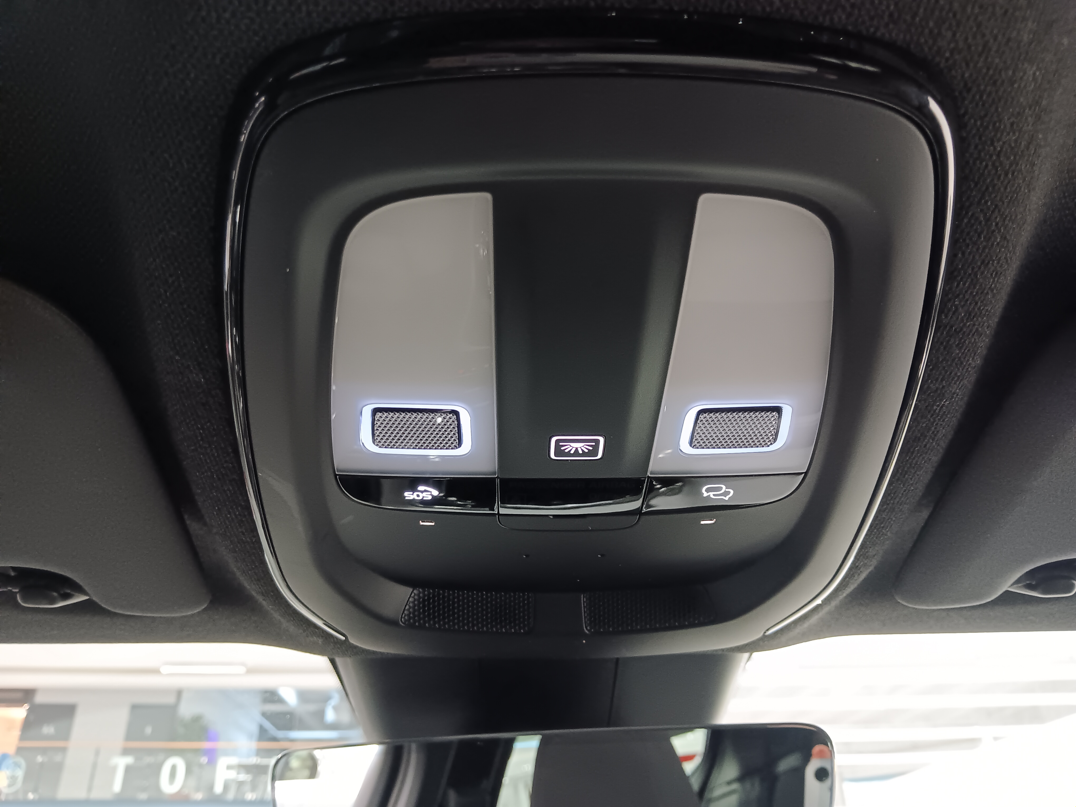 VOLVO C40 2024
