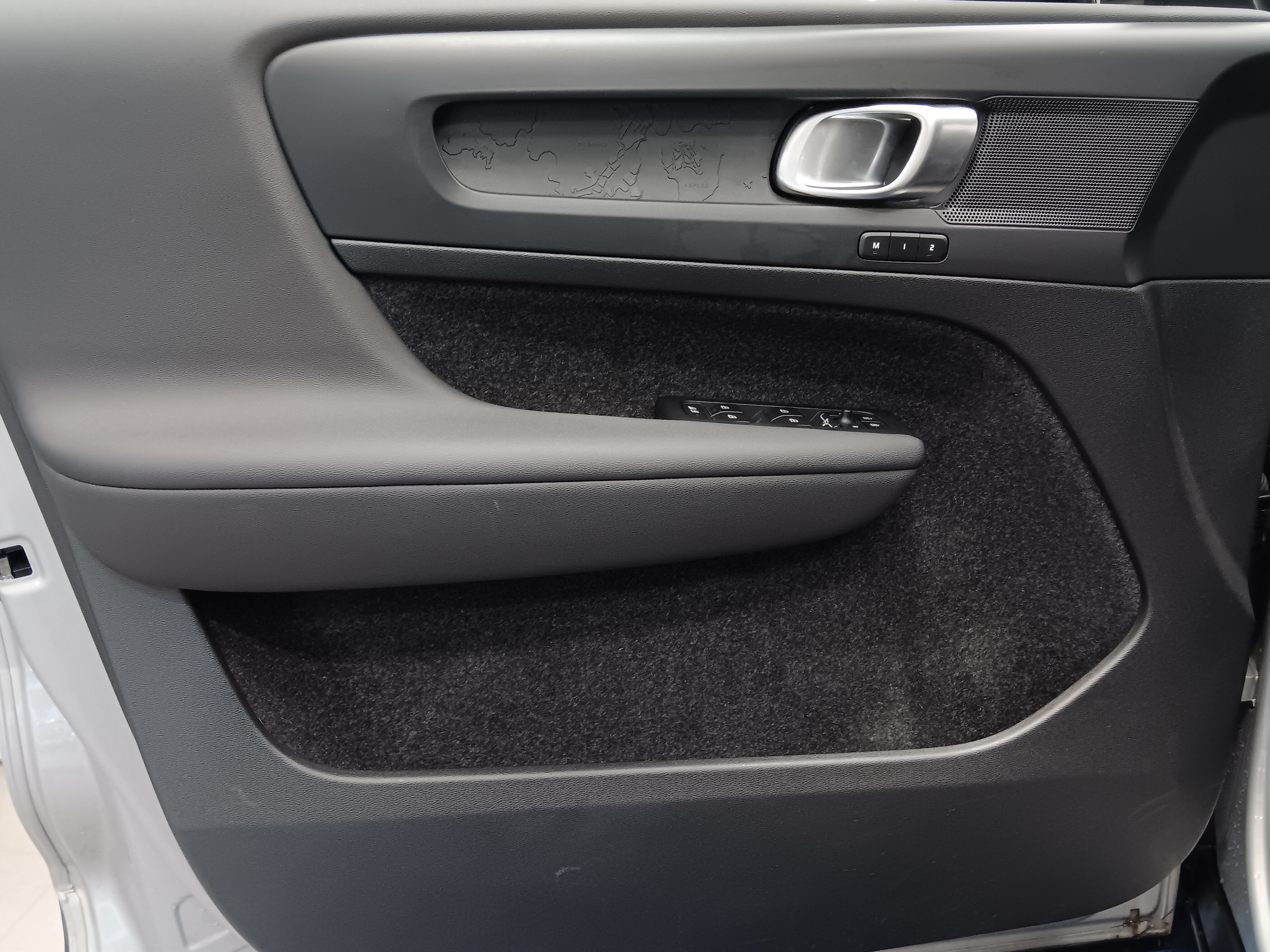 VOLVO C40 2024
