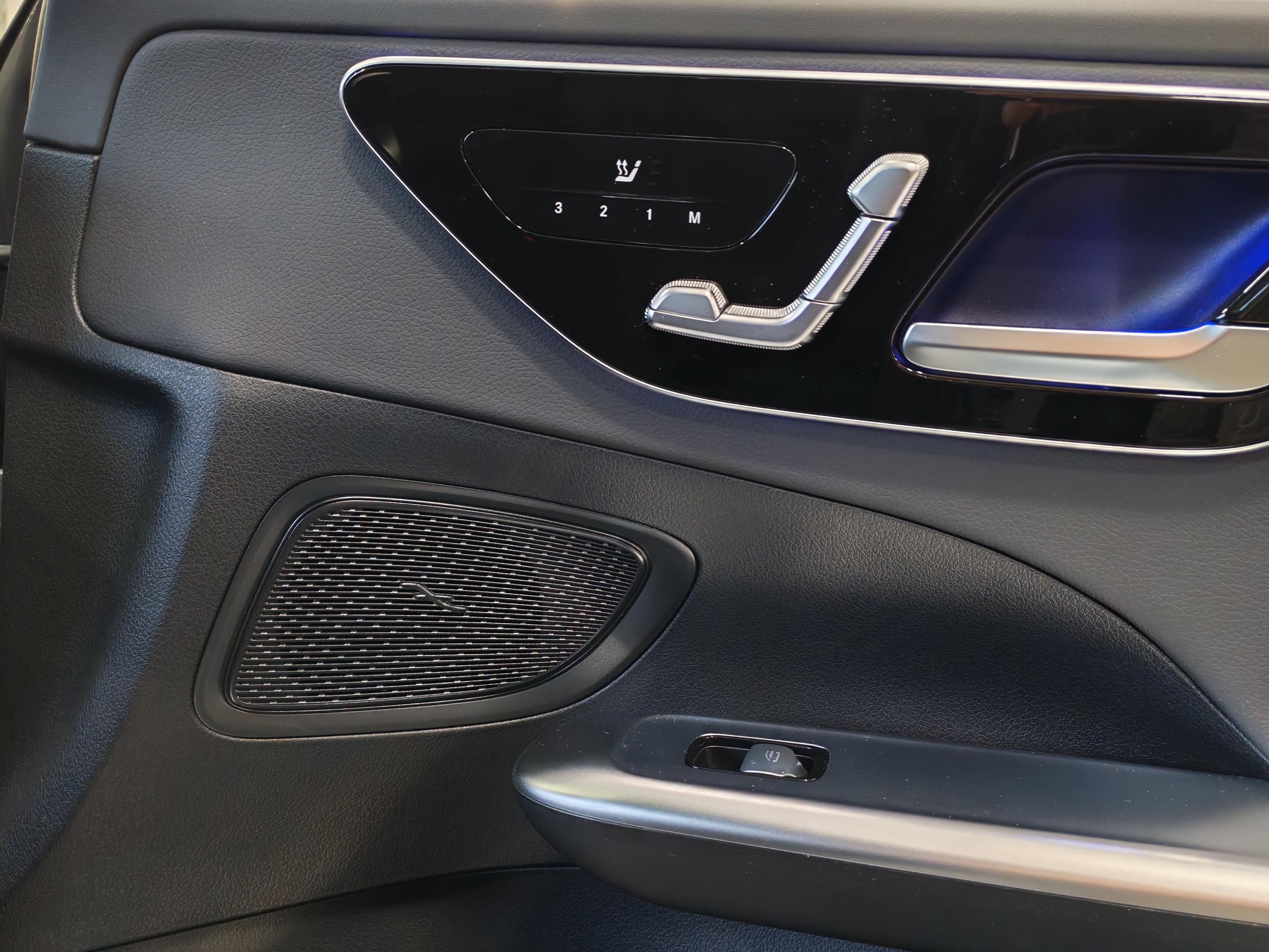 MERCEDES-BENZ C 2024