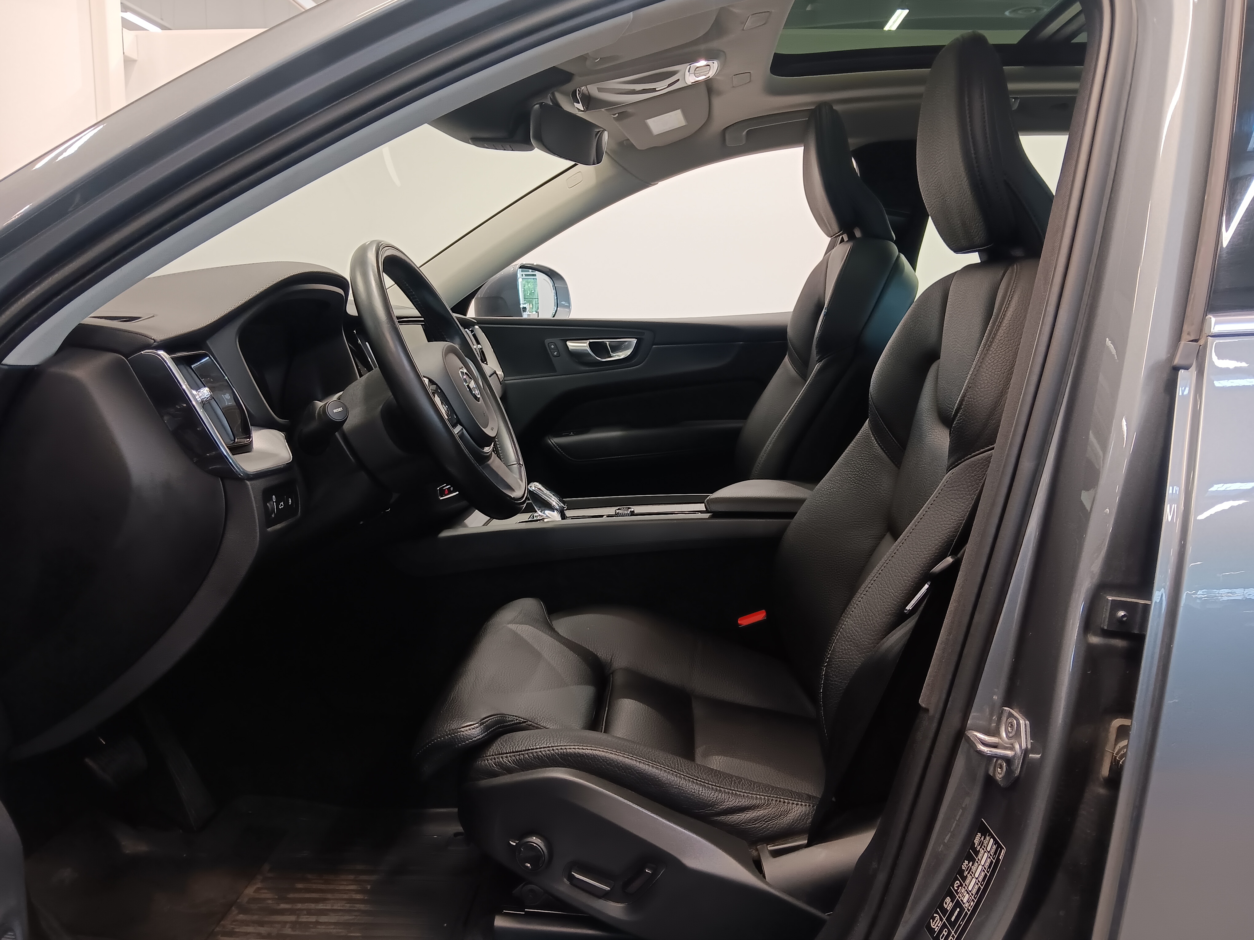 VOLVO XC60 2021