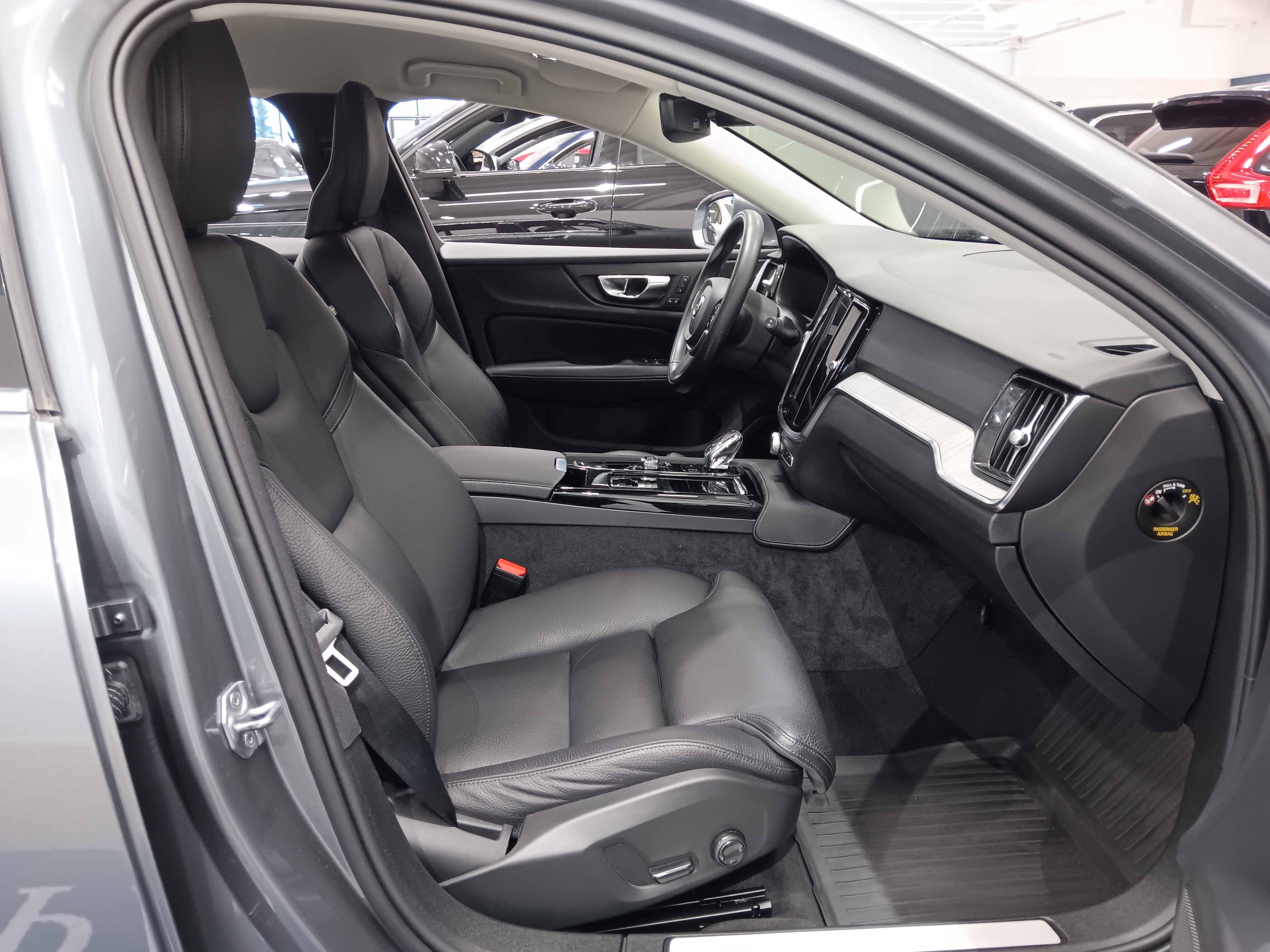 VOLVO V60 2021