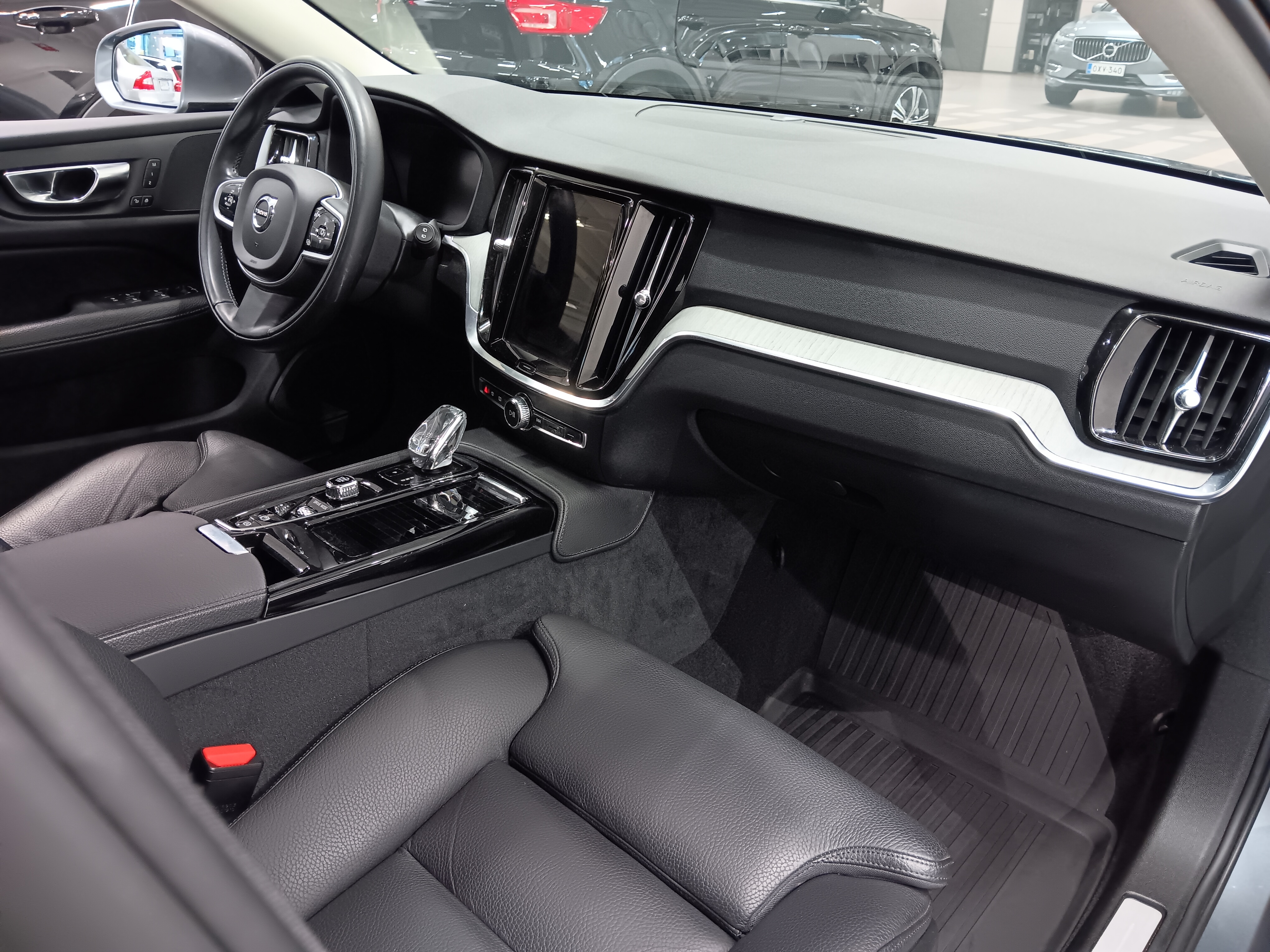 VOLVO V60 2021