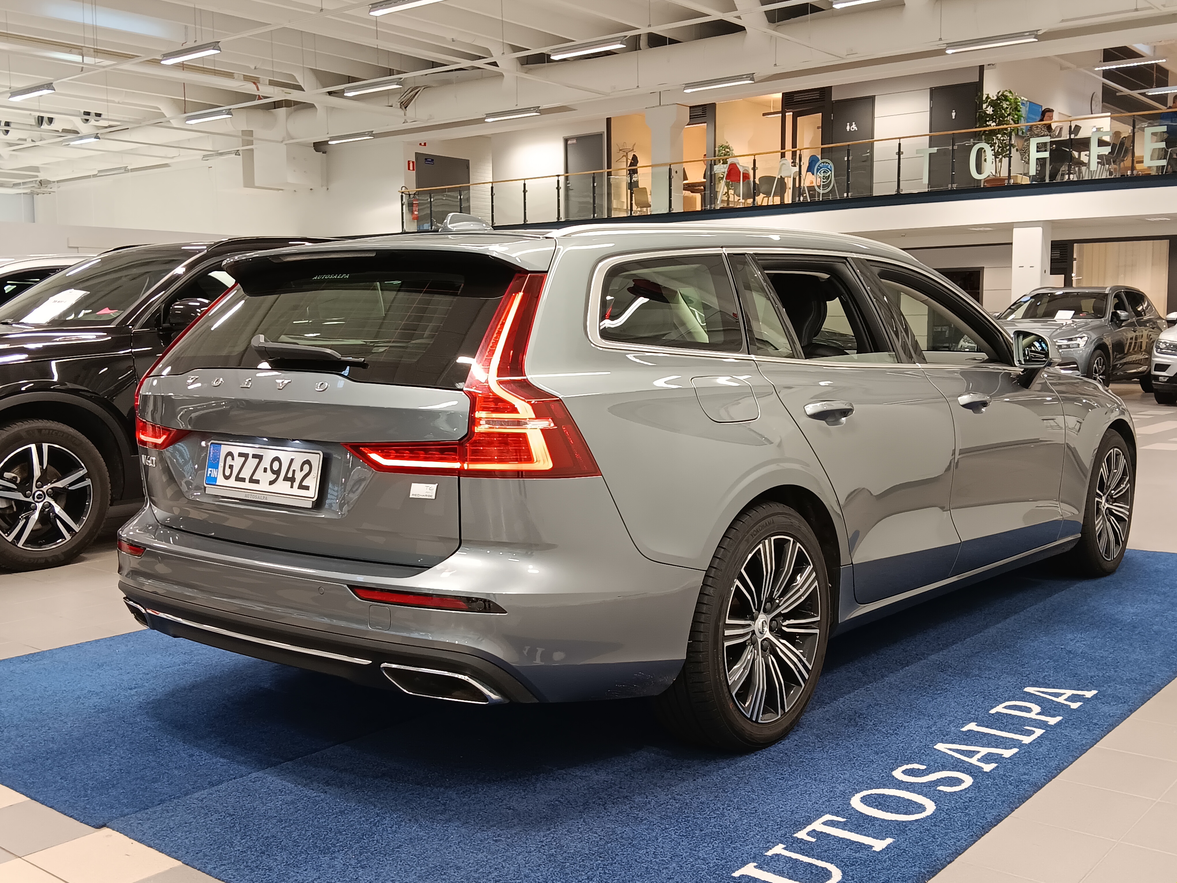 VOLVO V60 2021