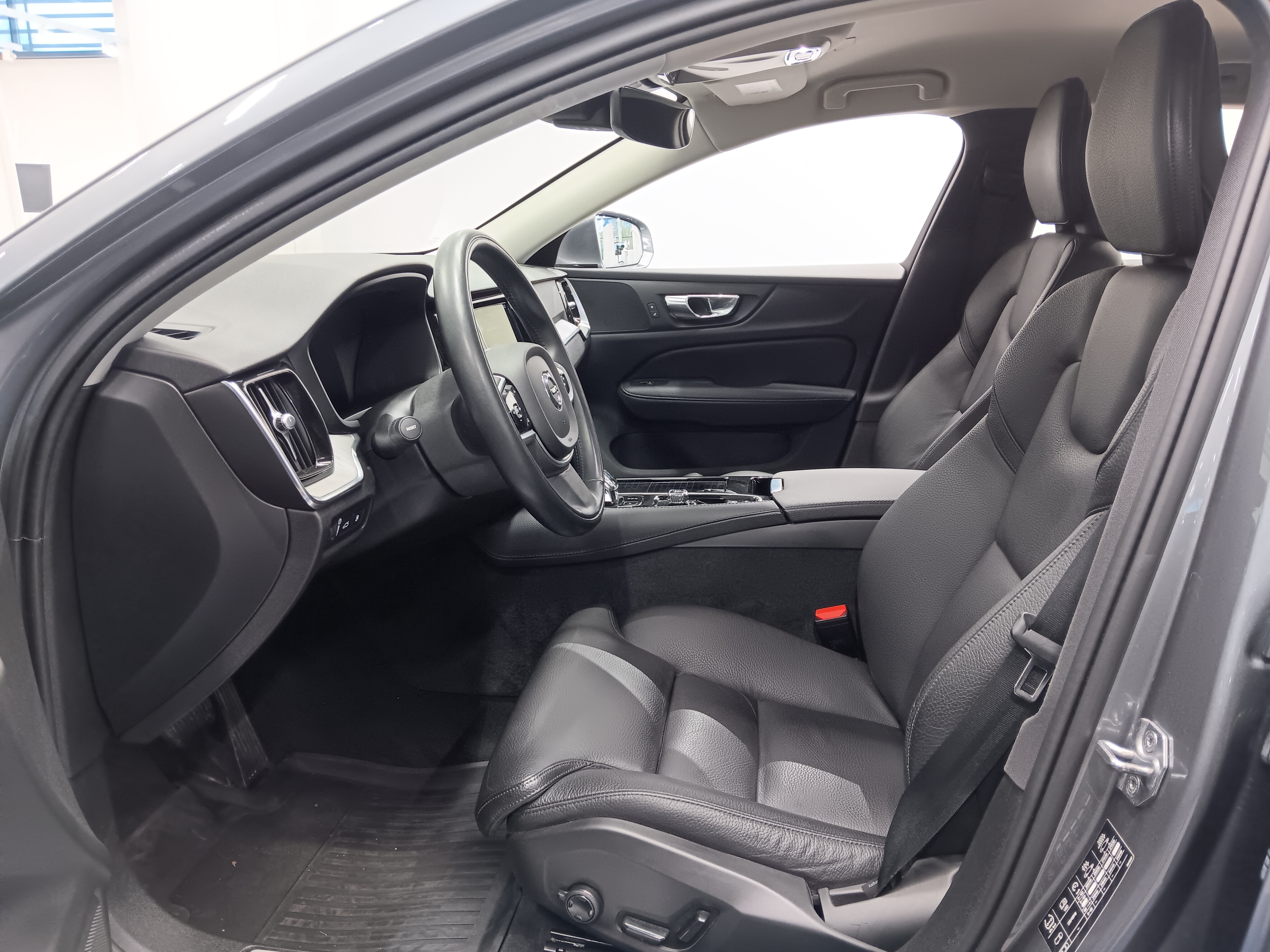 VOLVO V60 2021