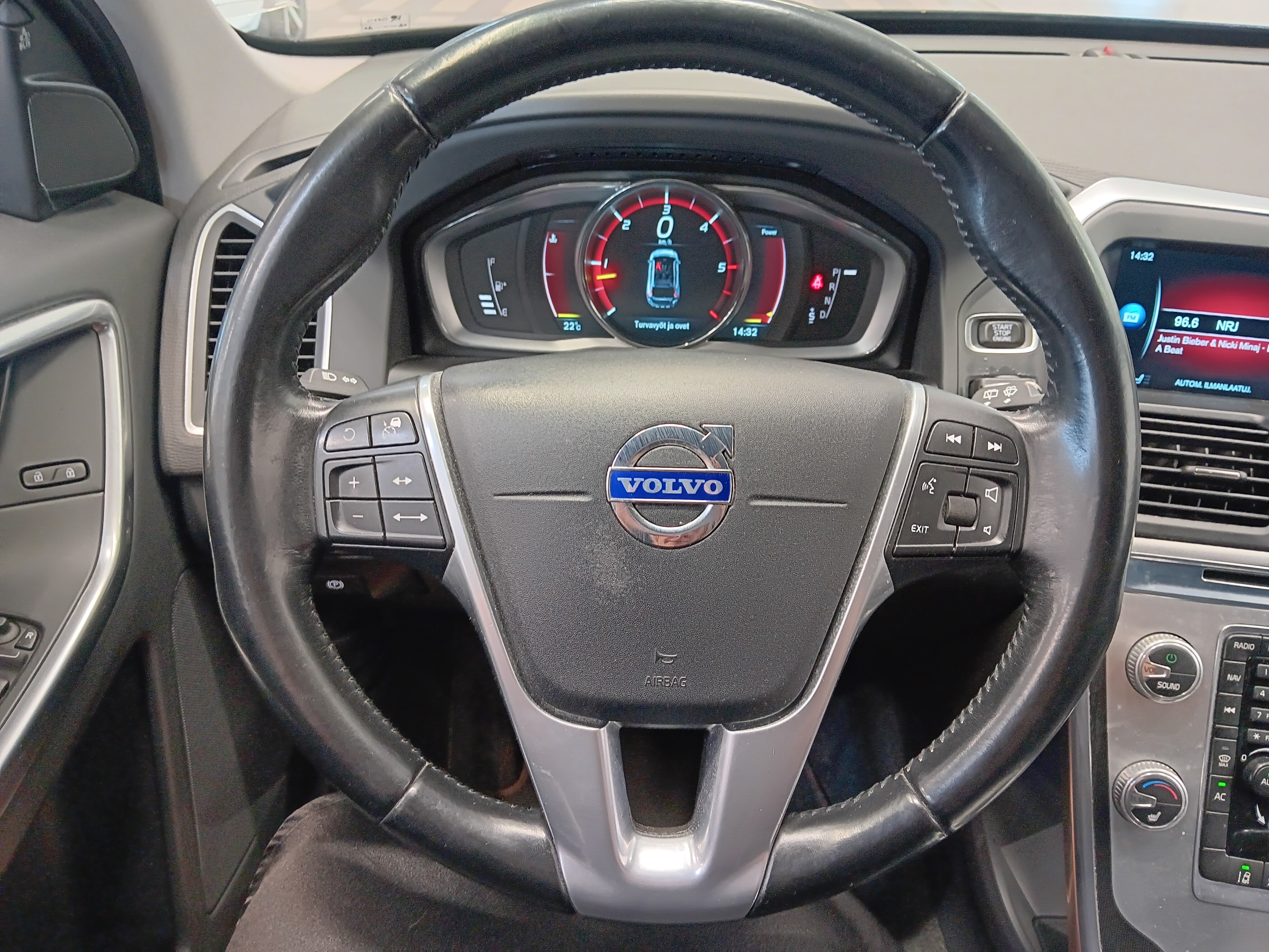 VOLVO XC60 2015