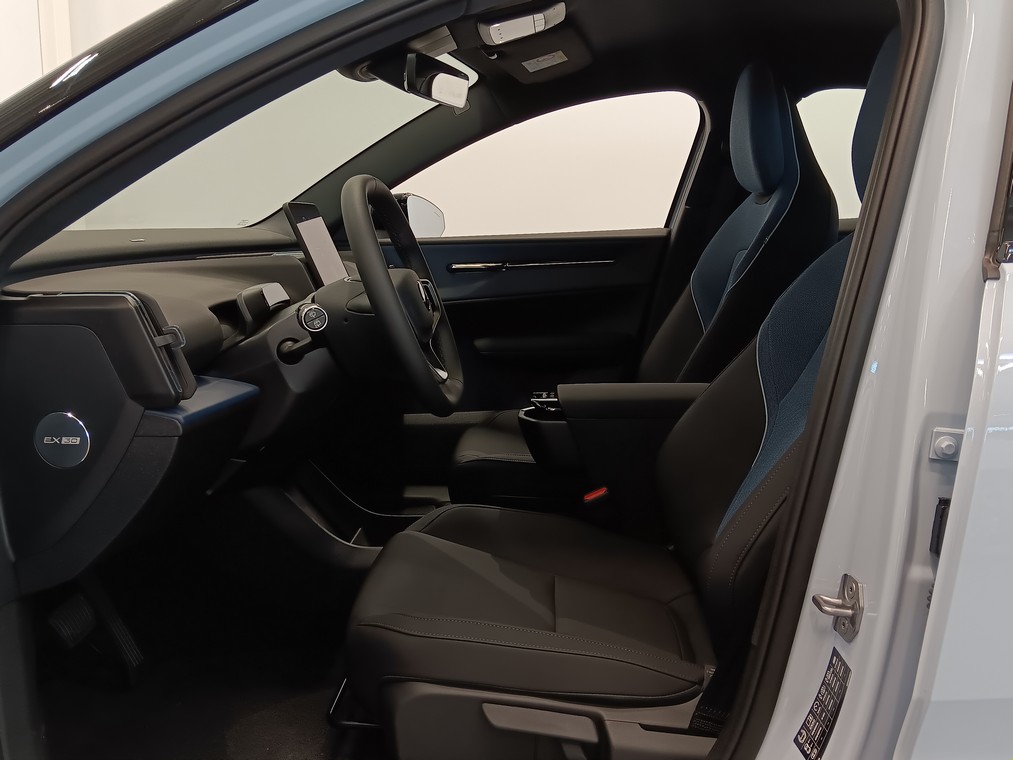 VOLVO EX30 2025