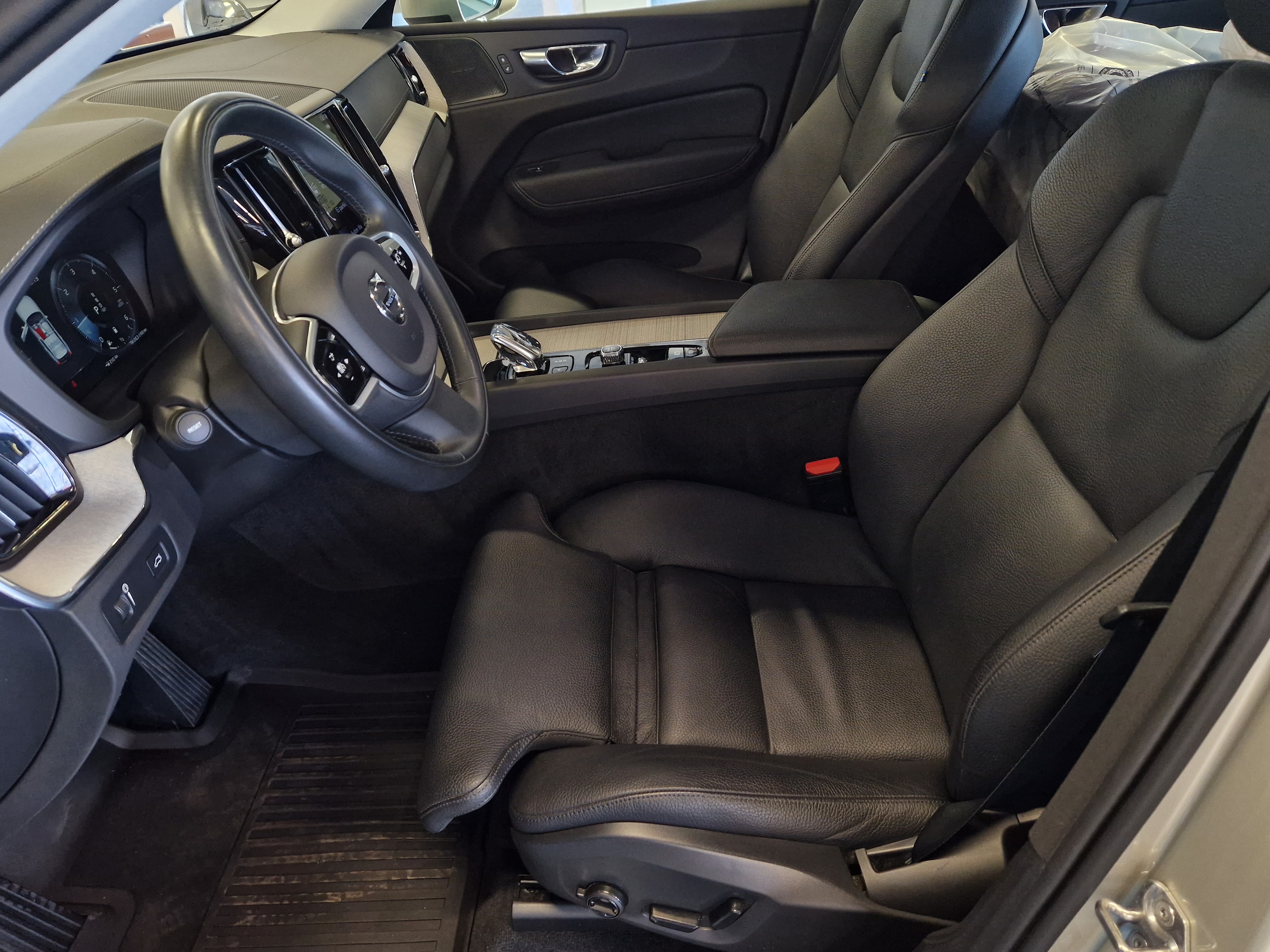 VOLVO XC60 2021