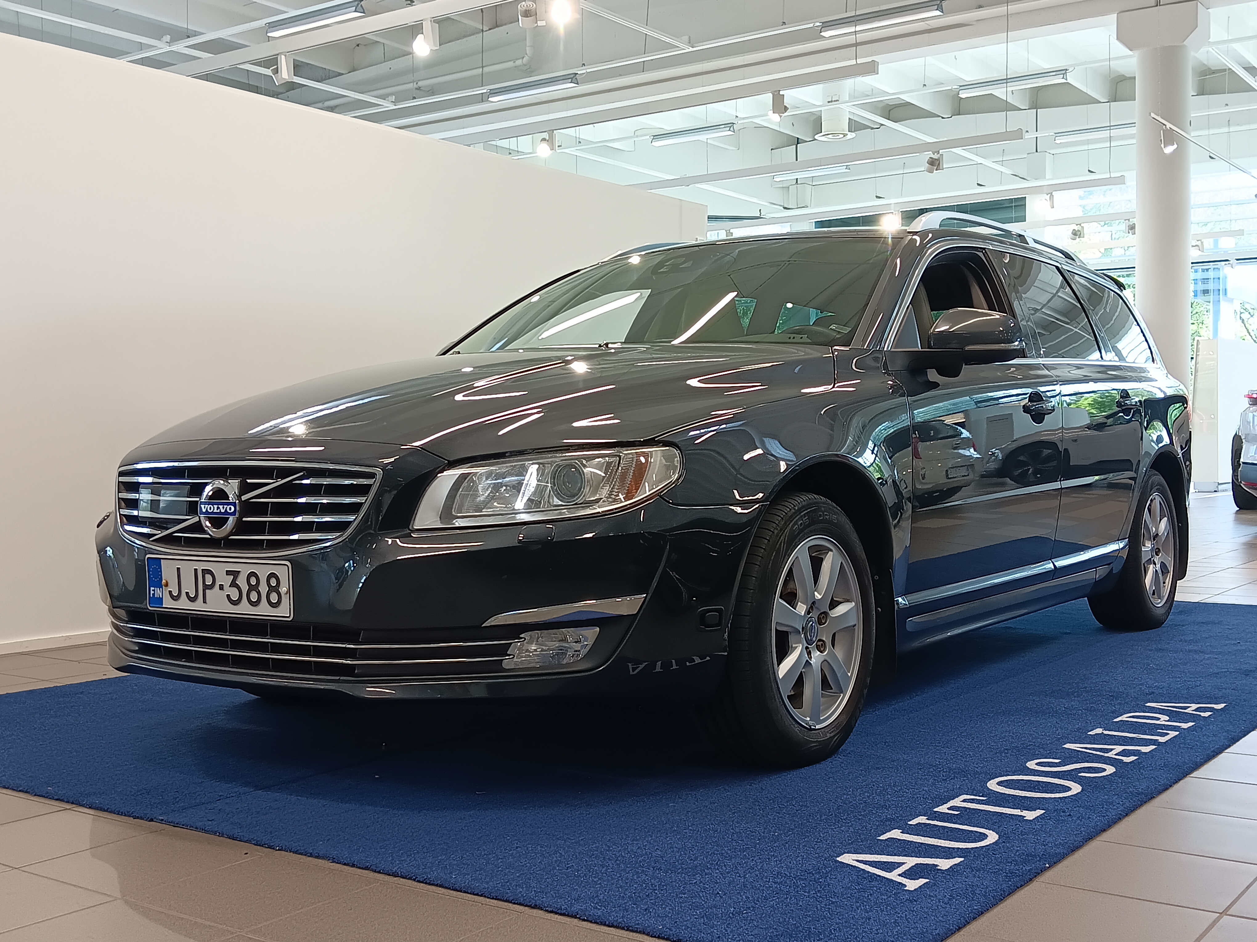 VOLVO V70 2016