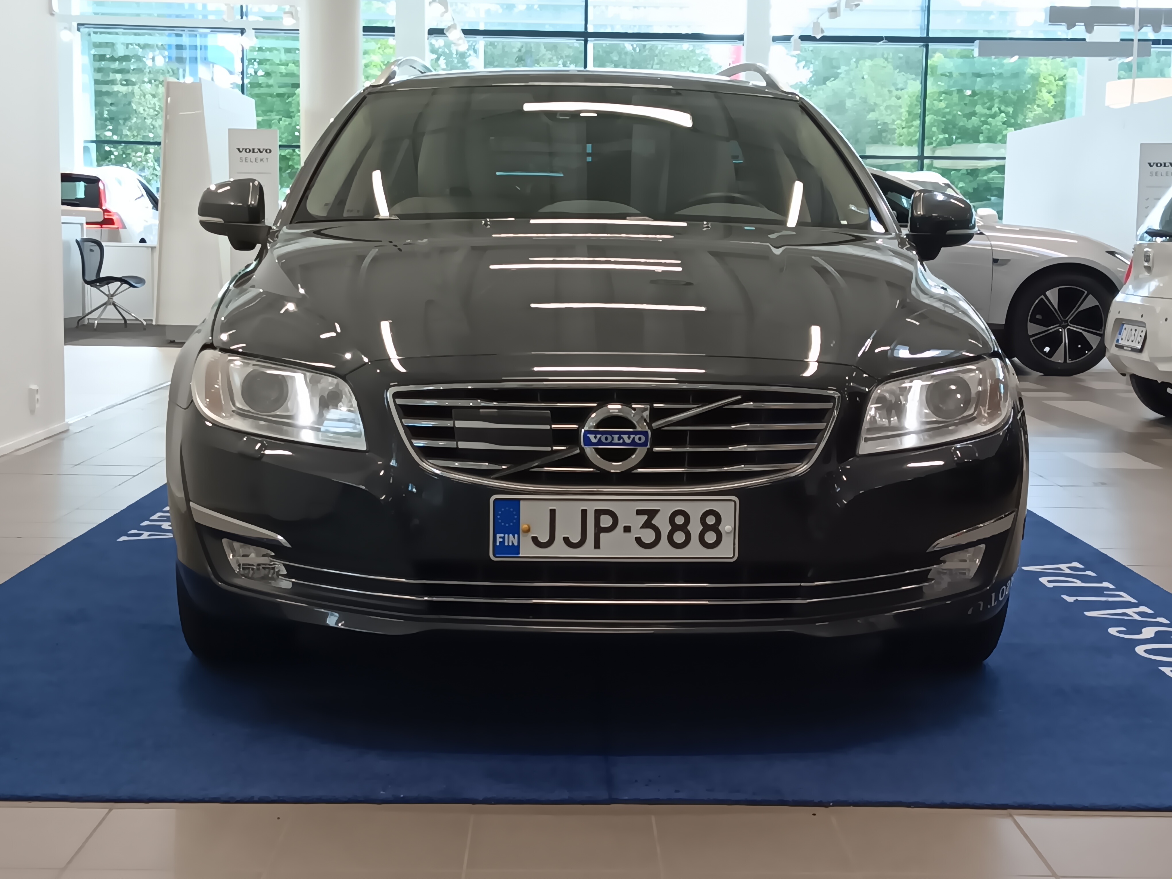 VOLVO V70 2016