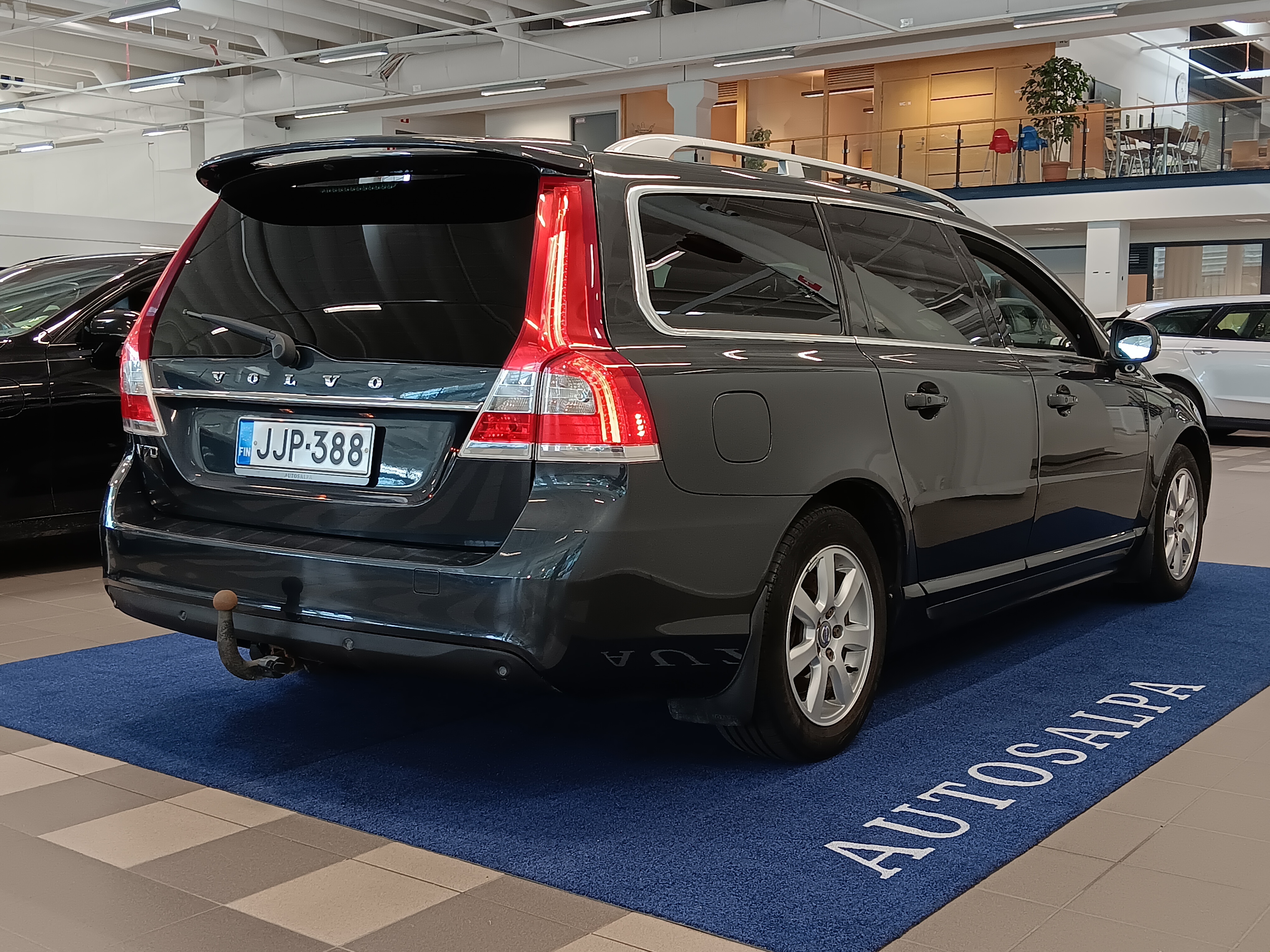 VOLVO V70 2016