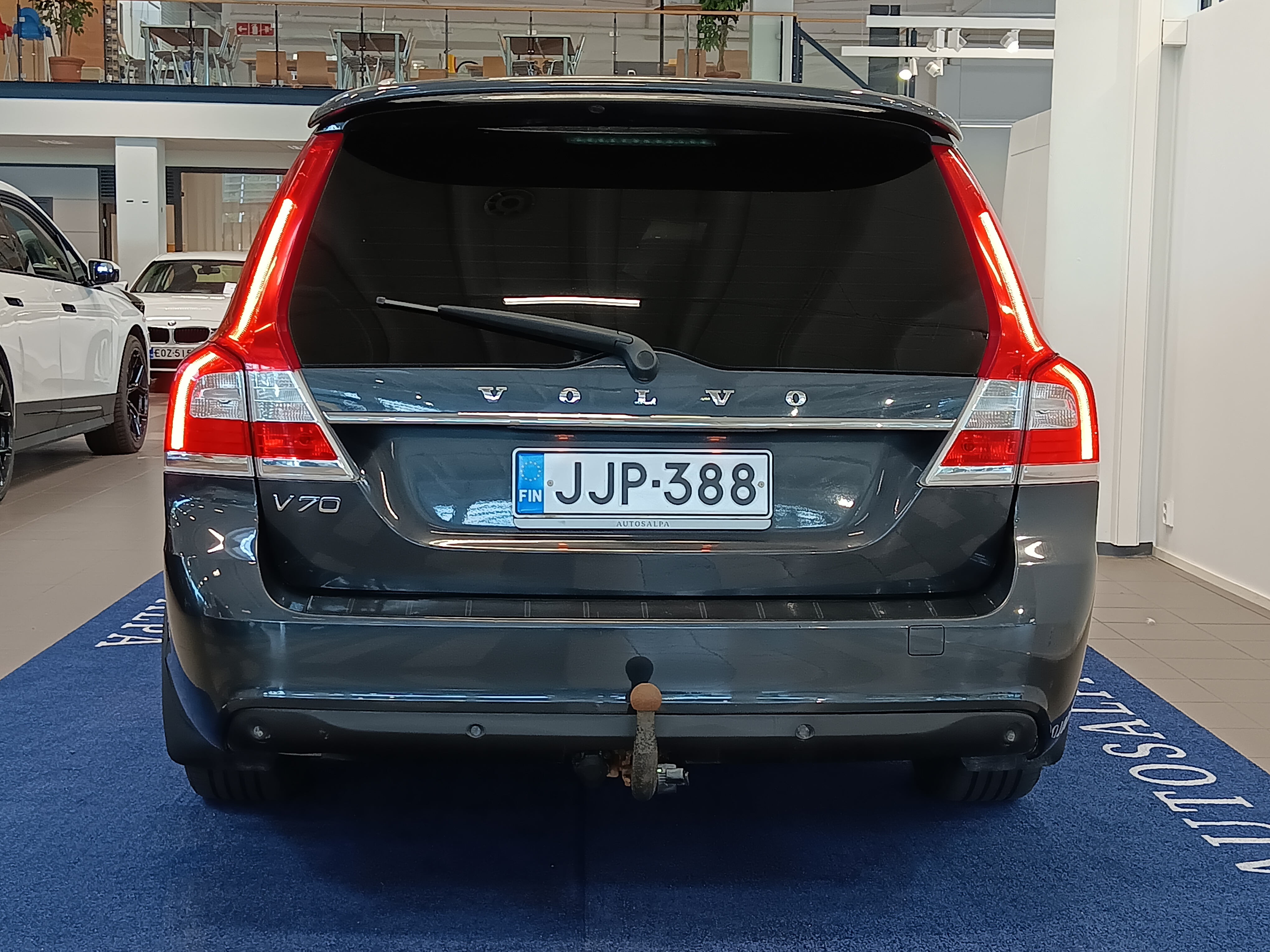 VOLVO V70 2016