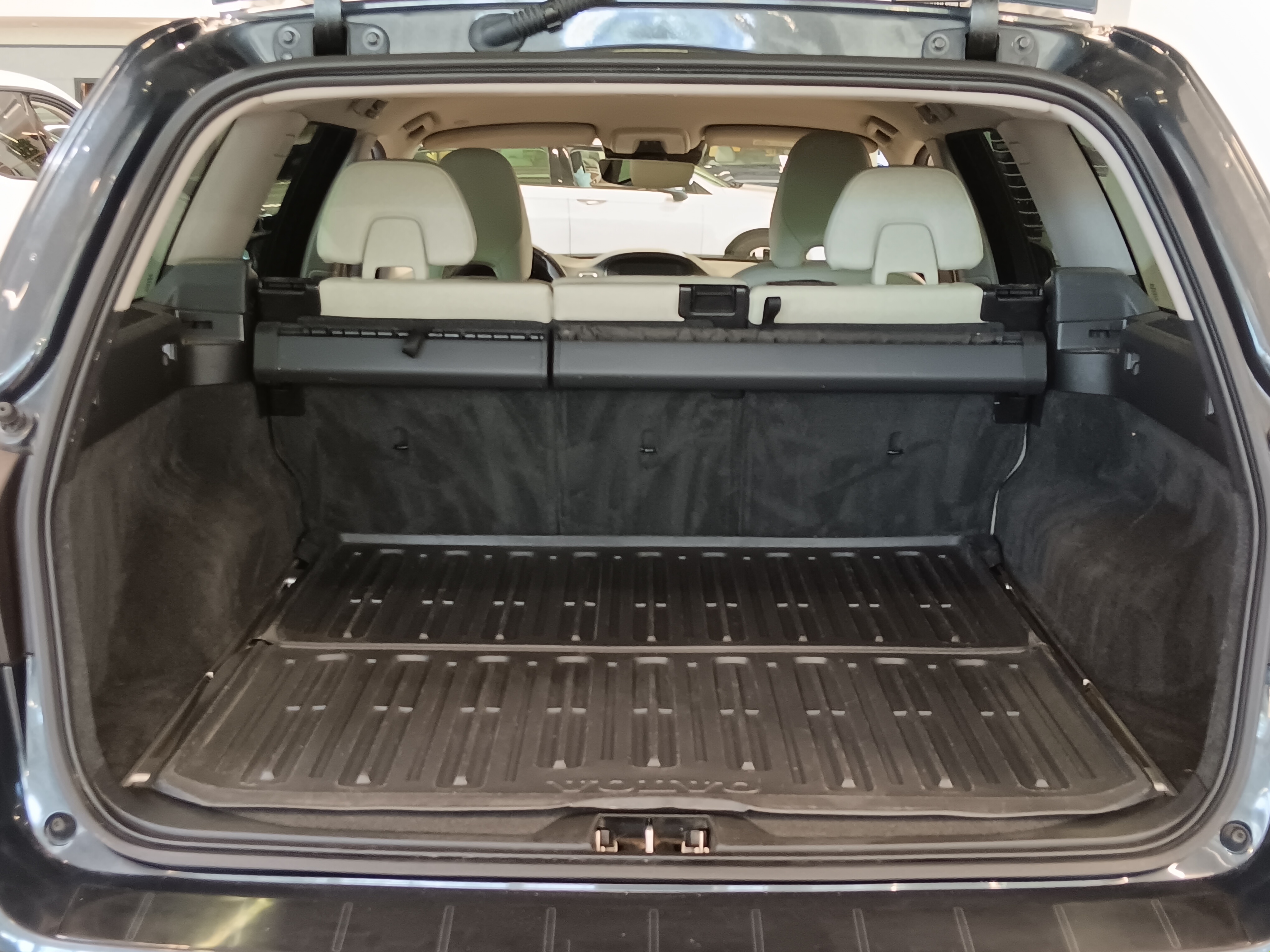 VOLVO V70 2016