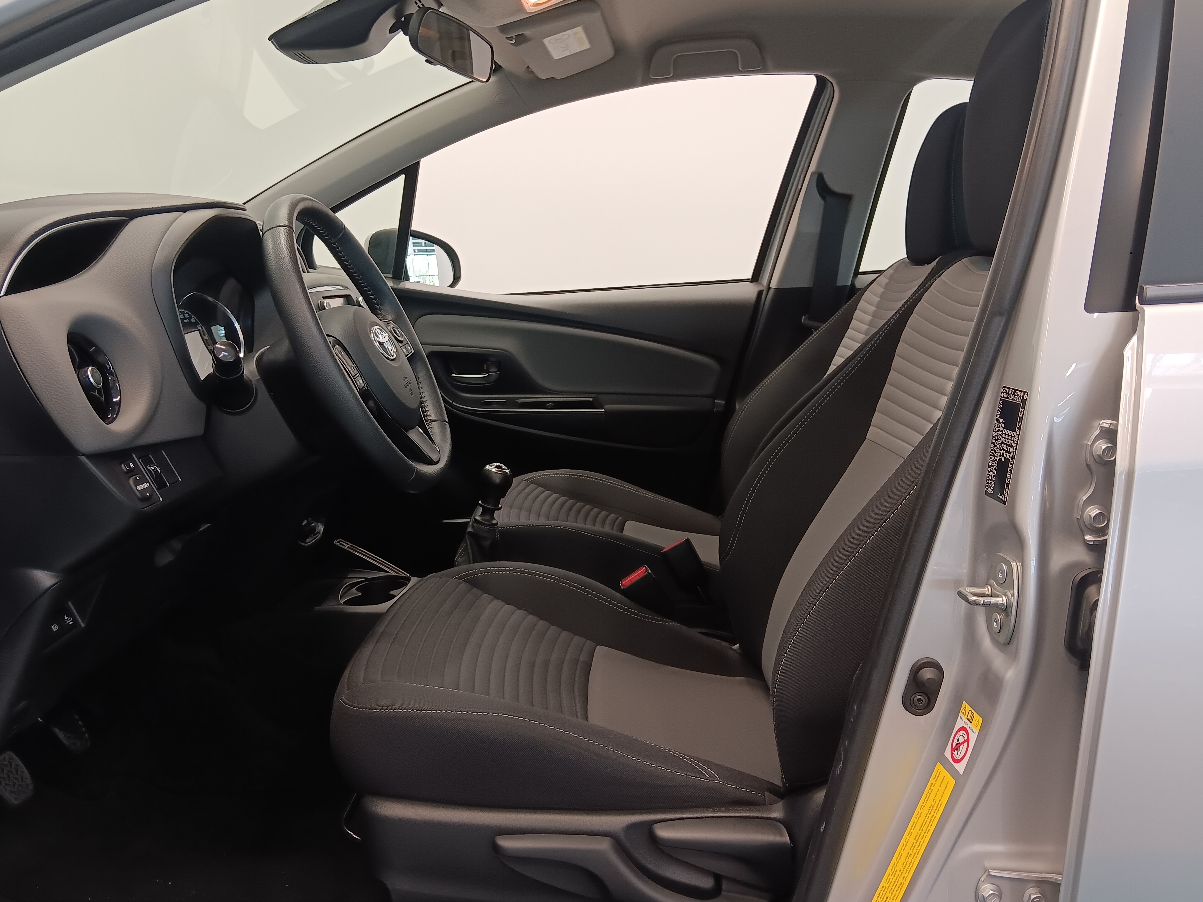 TOYOTA Yaris 2018