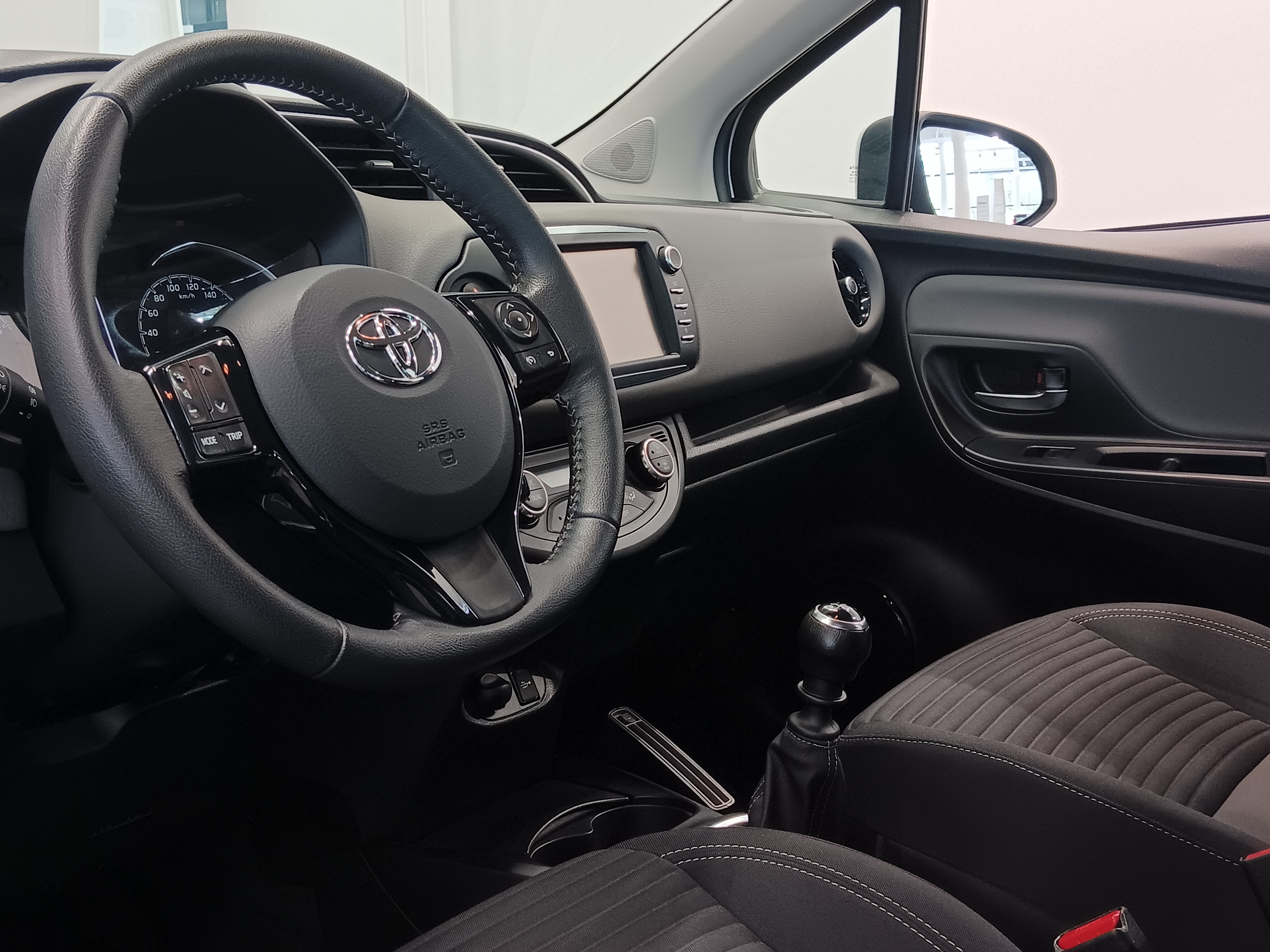 TOYOTA Yaris 2018