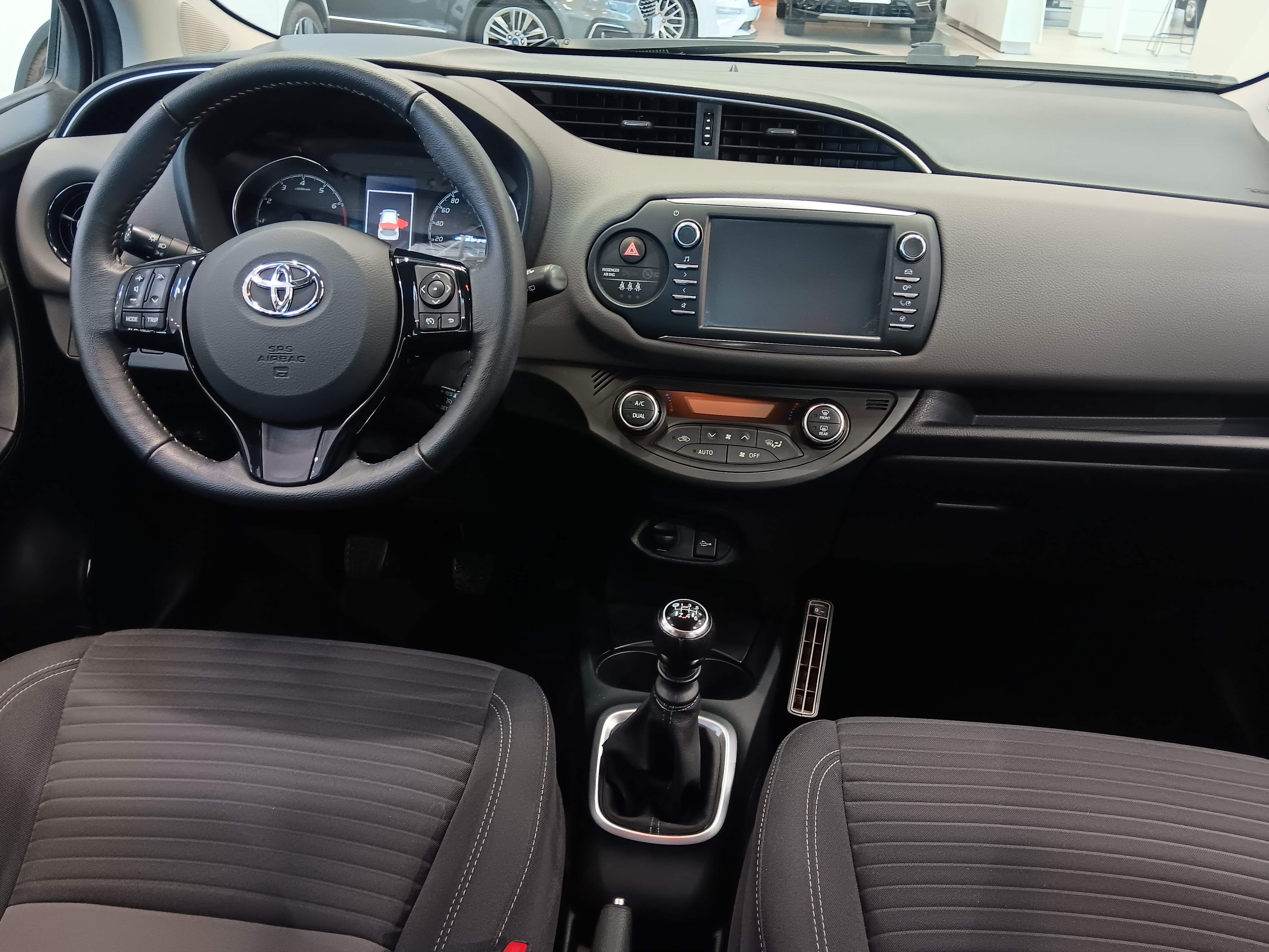 TOYOTA Yaris 2018