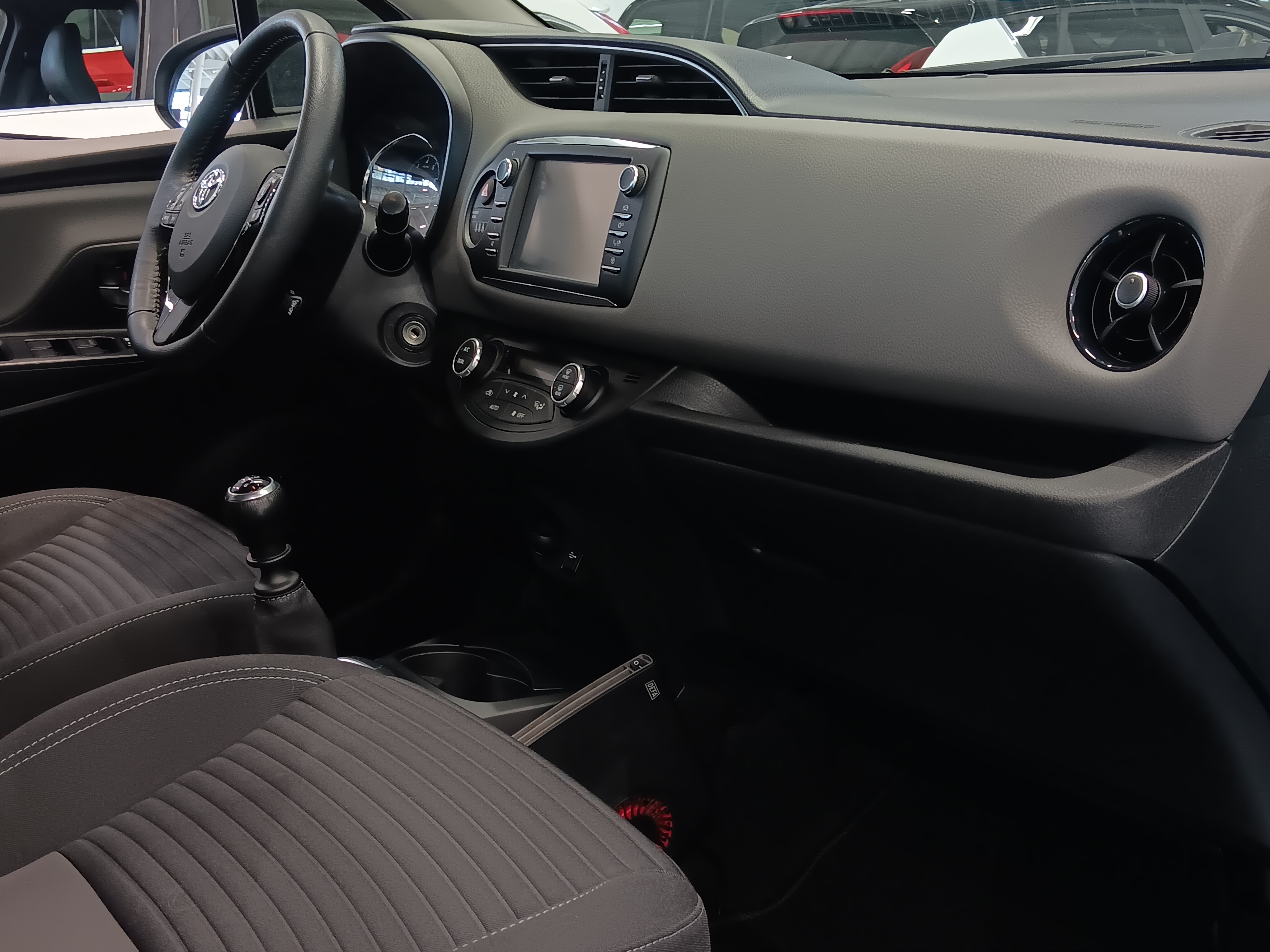 TOYOTA Yaris 2018