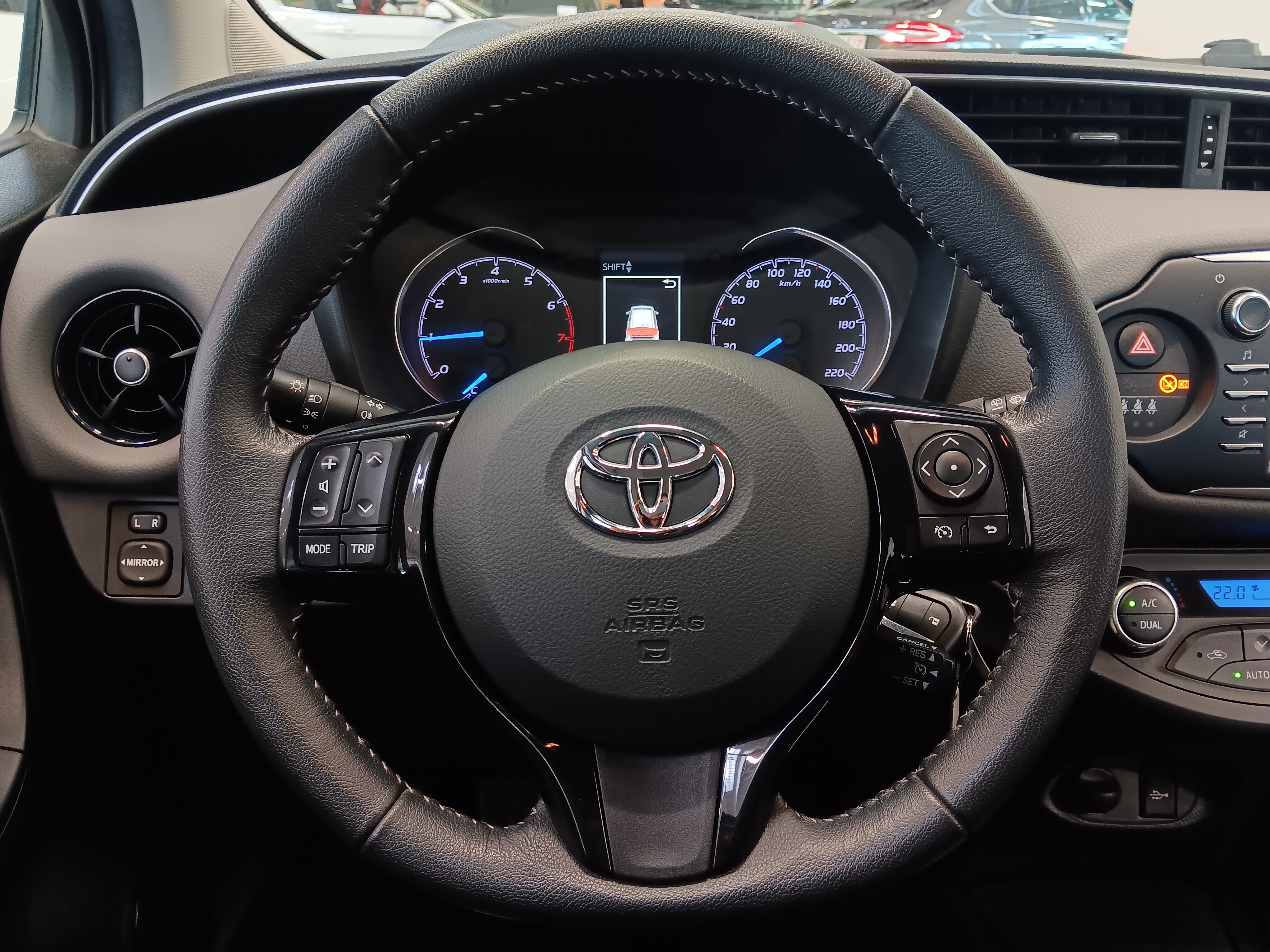 TOYOTA Yaris 2018