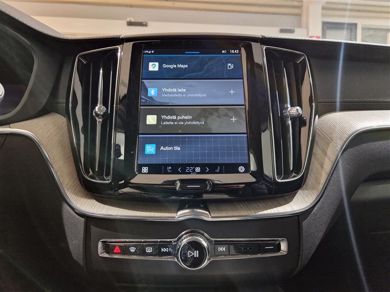 VOLVO XC60 2022