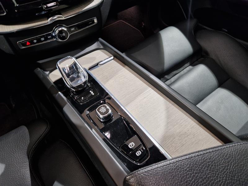 VOLVO XC60 2022
