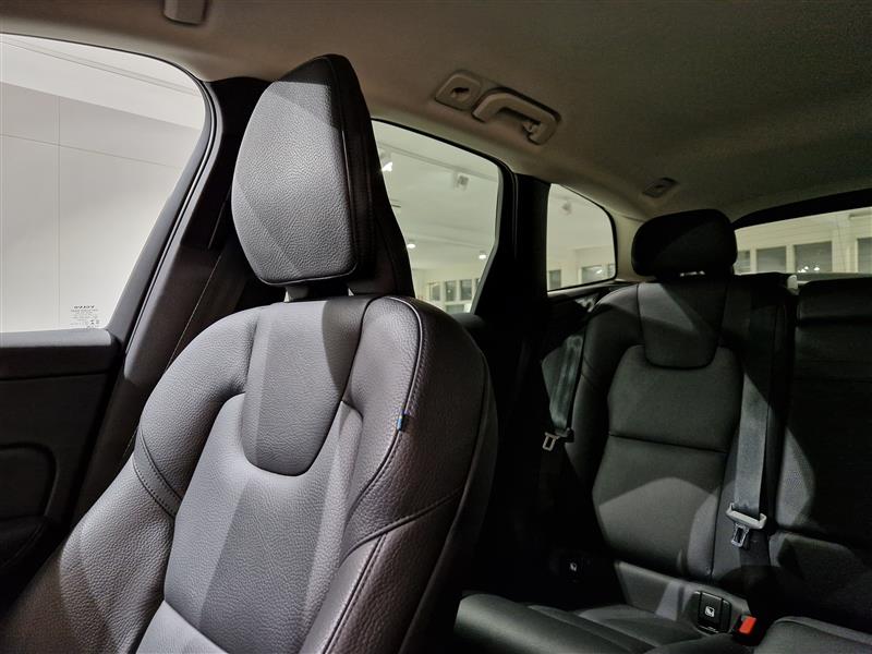 VOLVO XC60 2022