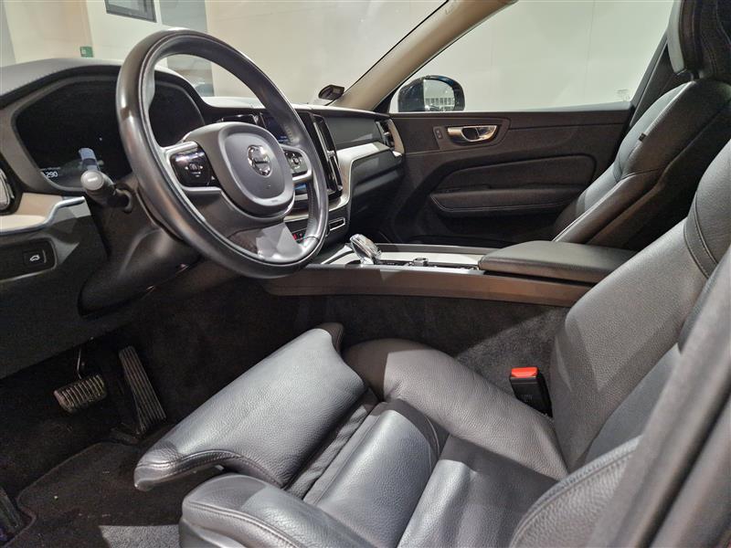 VOLVO XC60 2022