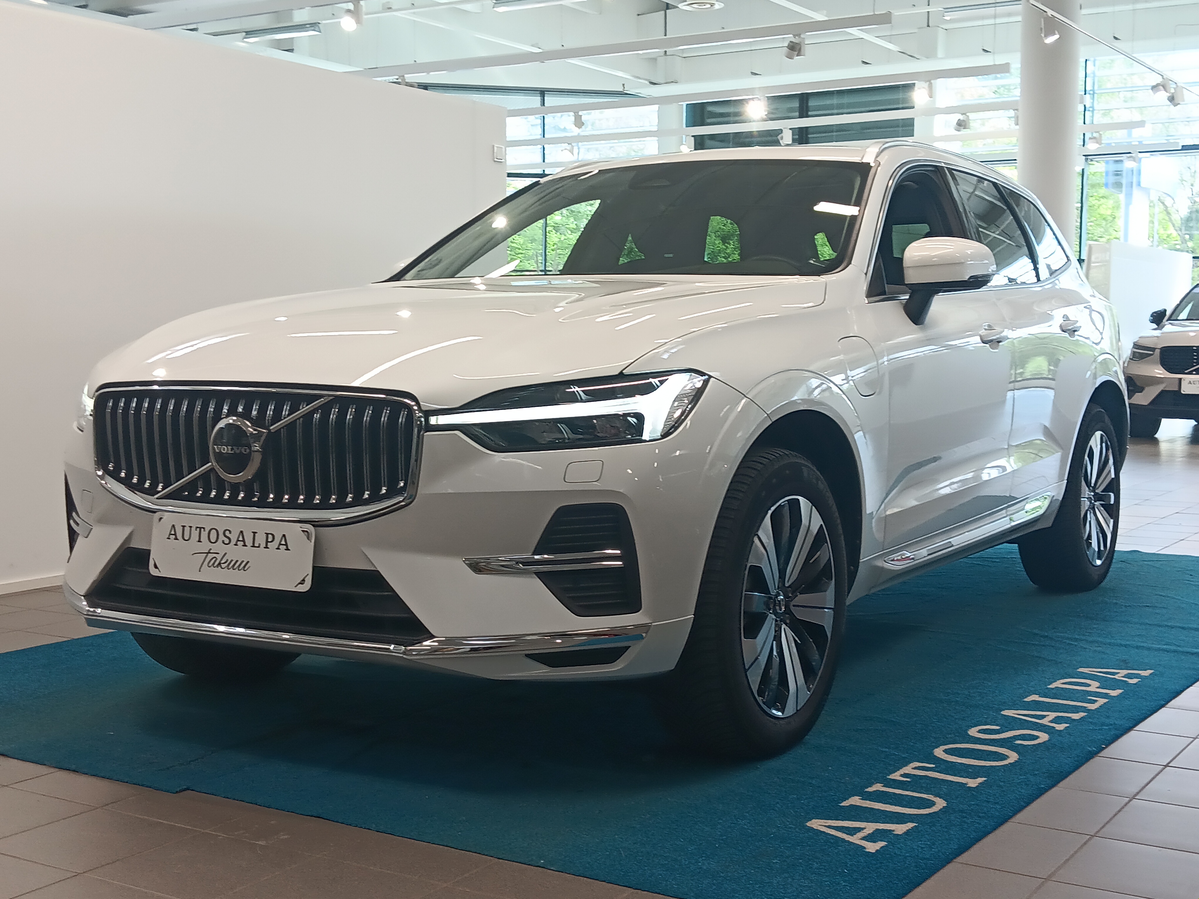 VOLVO XC60 2023