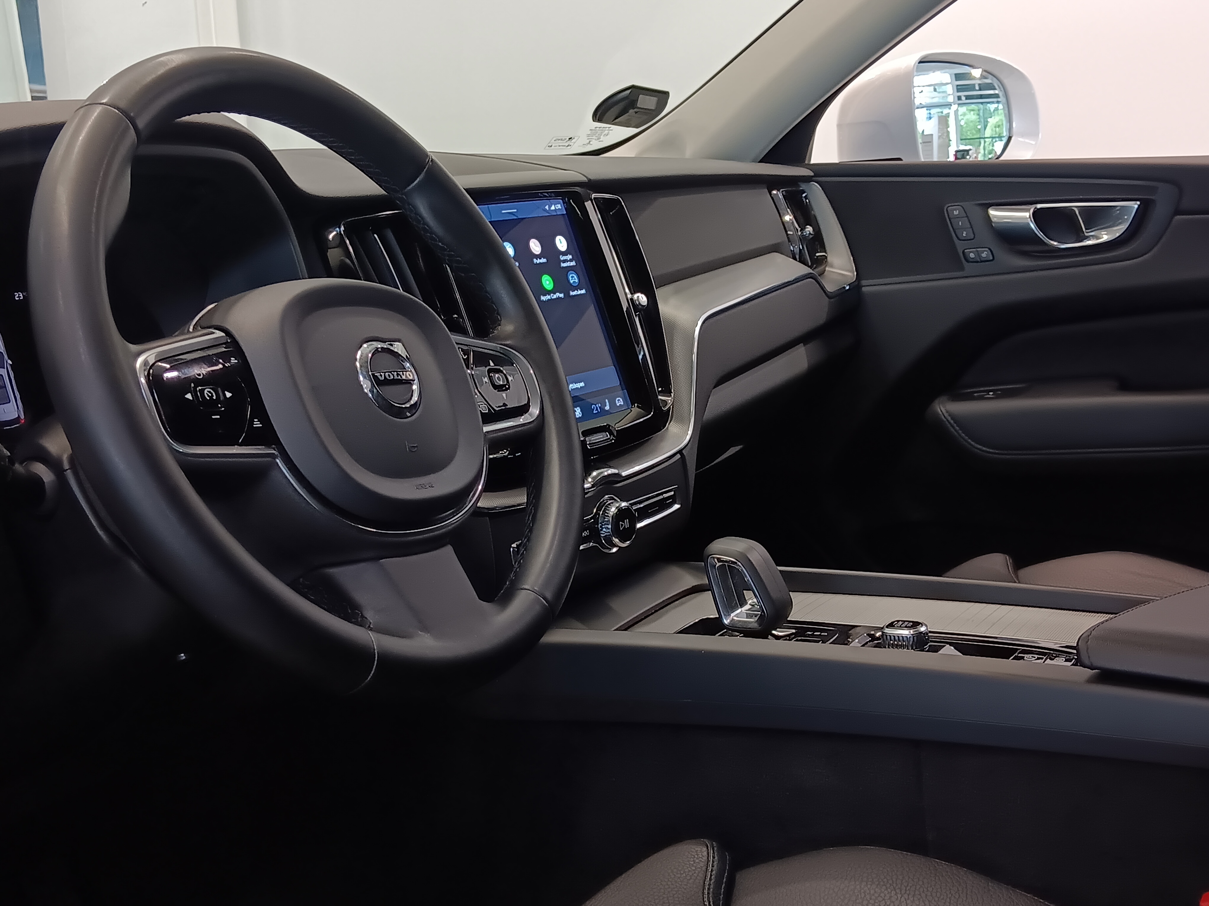 VOLVO XC60 2023
