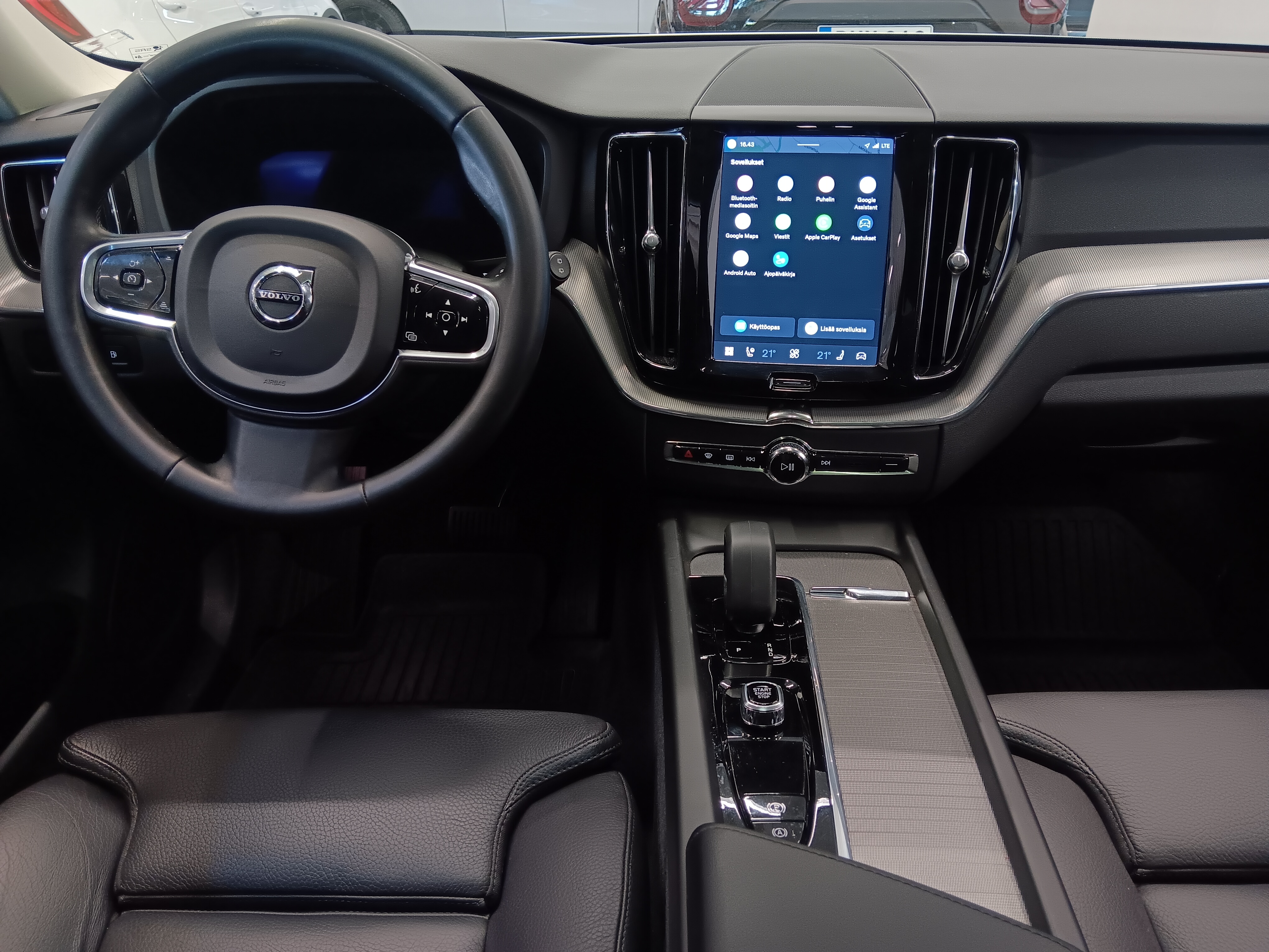 VOLVO XC60 2023