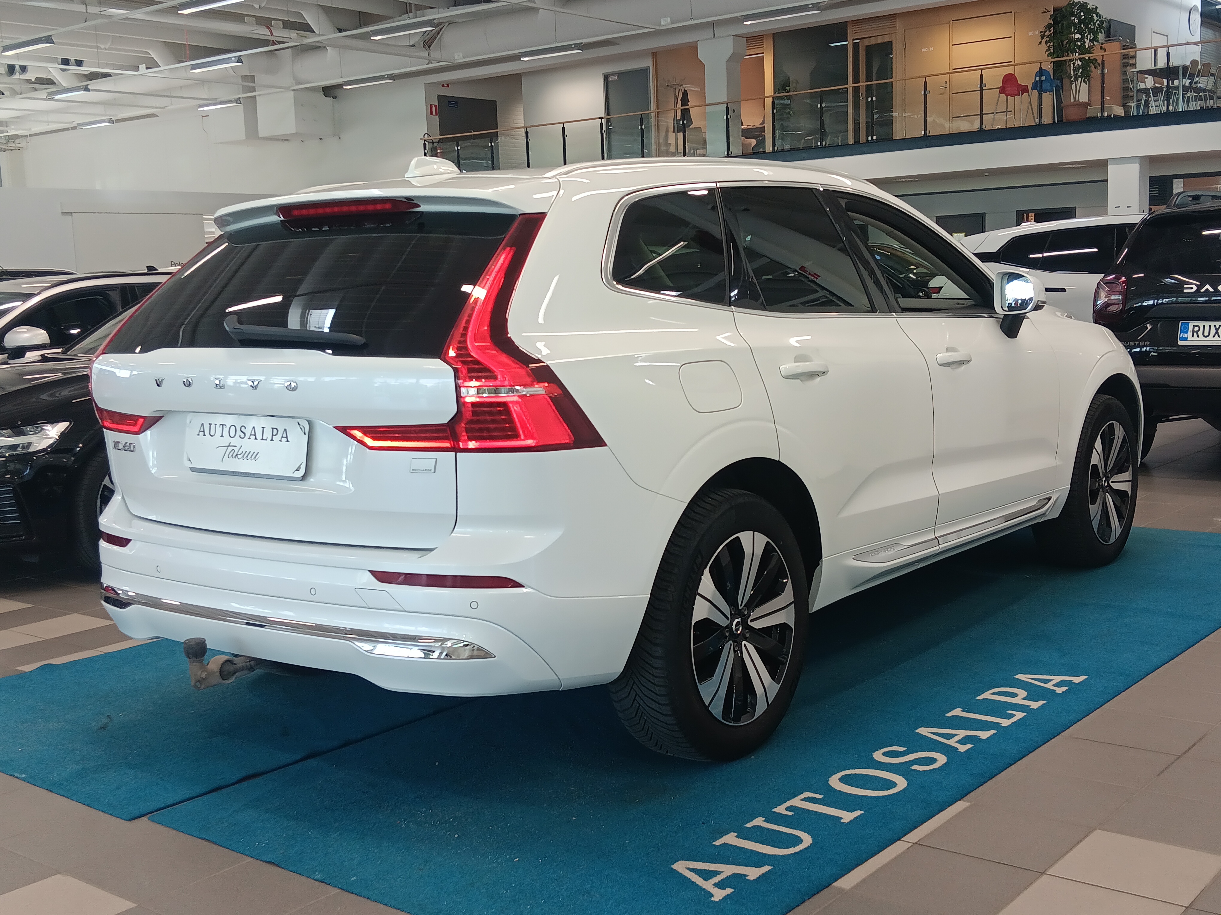 VOLVO XC60 2023