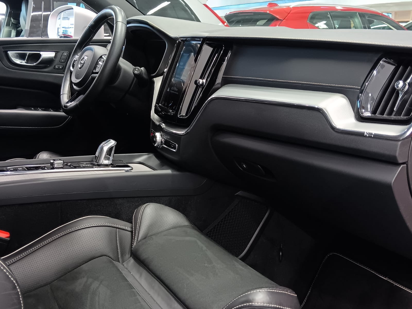 VOLVO XC60 2019