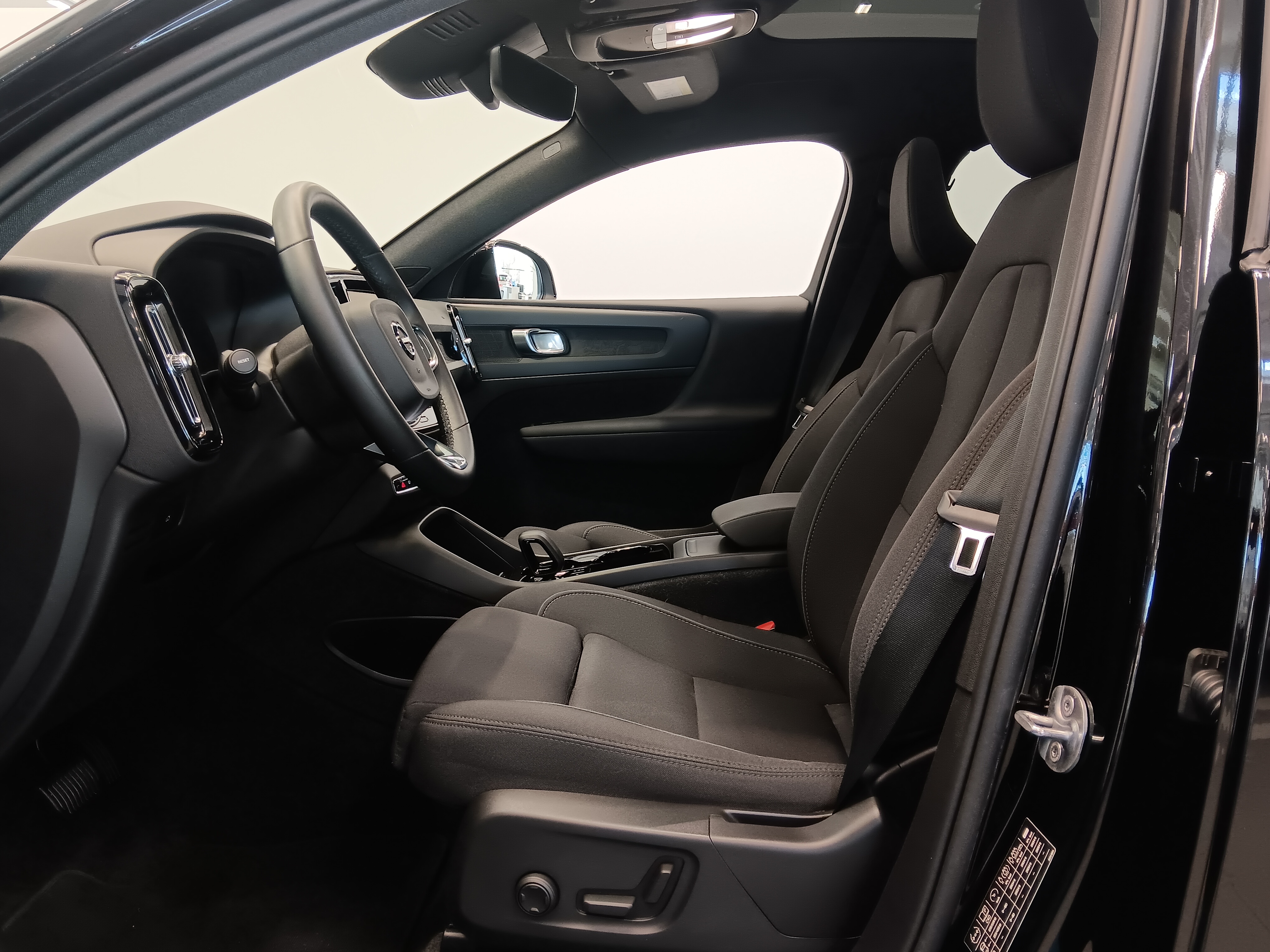 VOLVO C40 2023