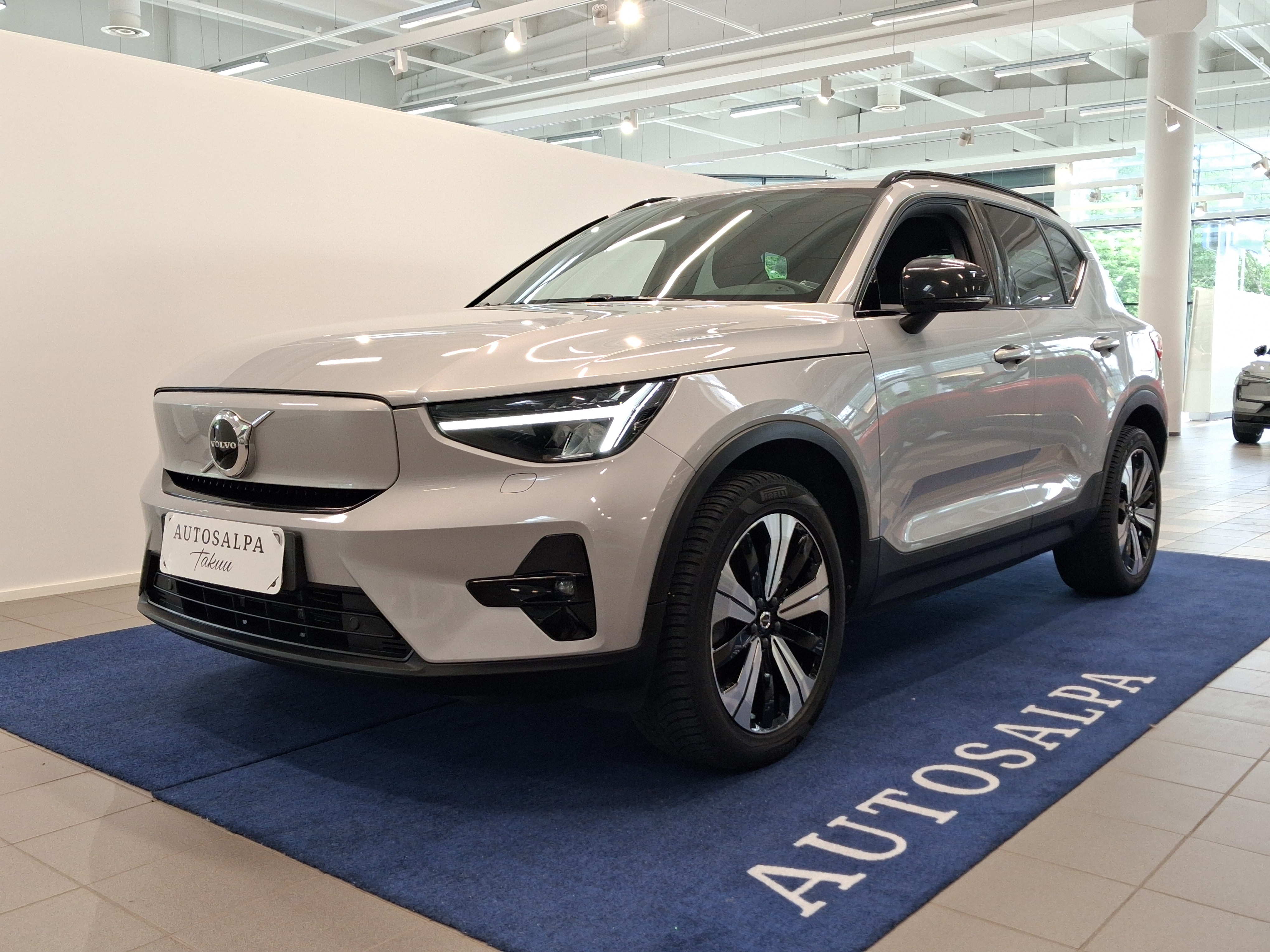 VOLVO XC40 2023