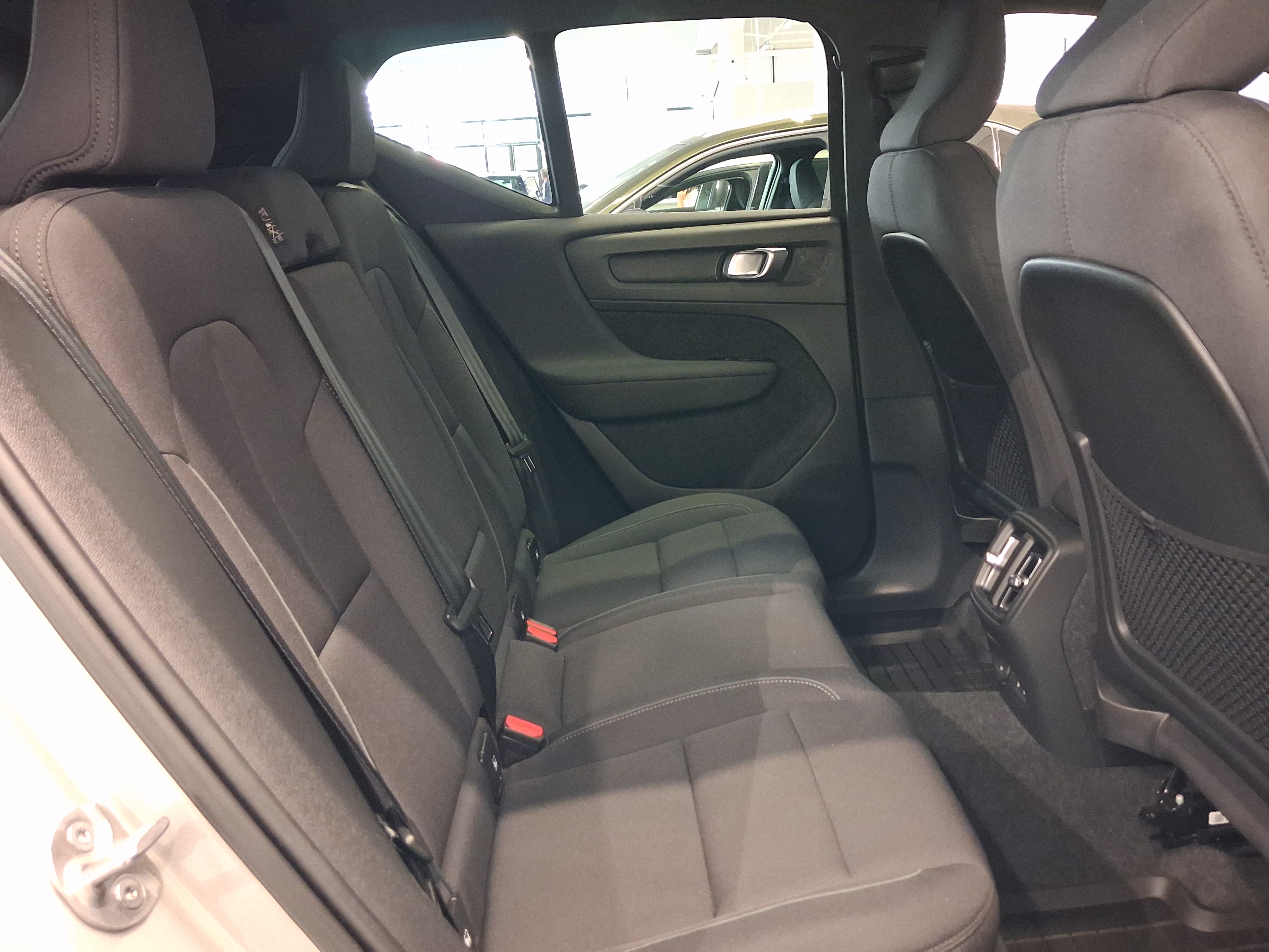 VOLVO XC40 2023