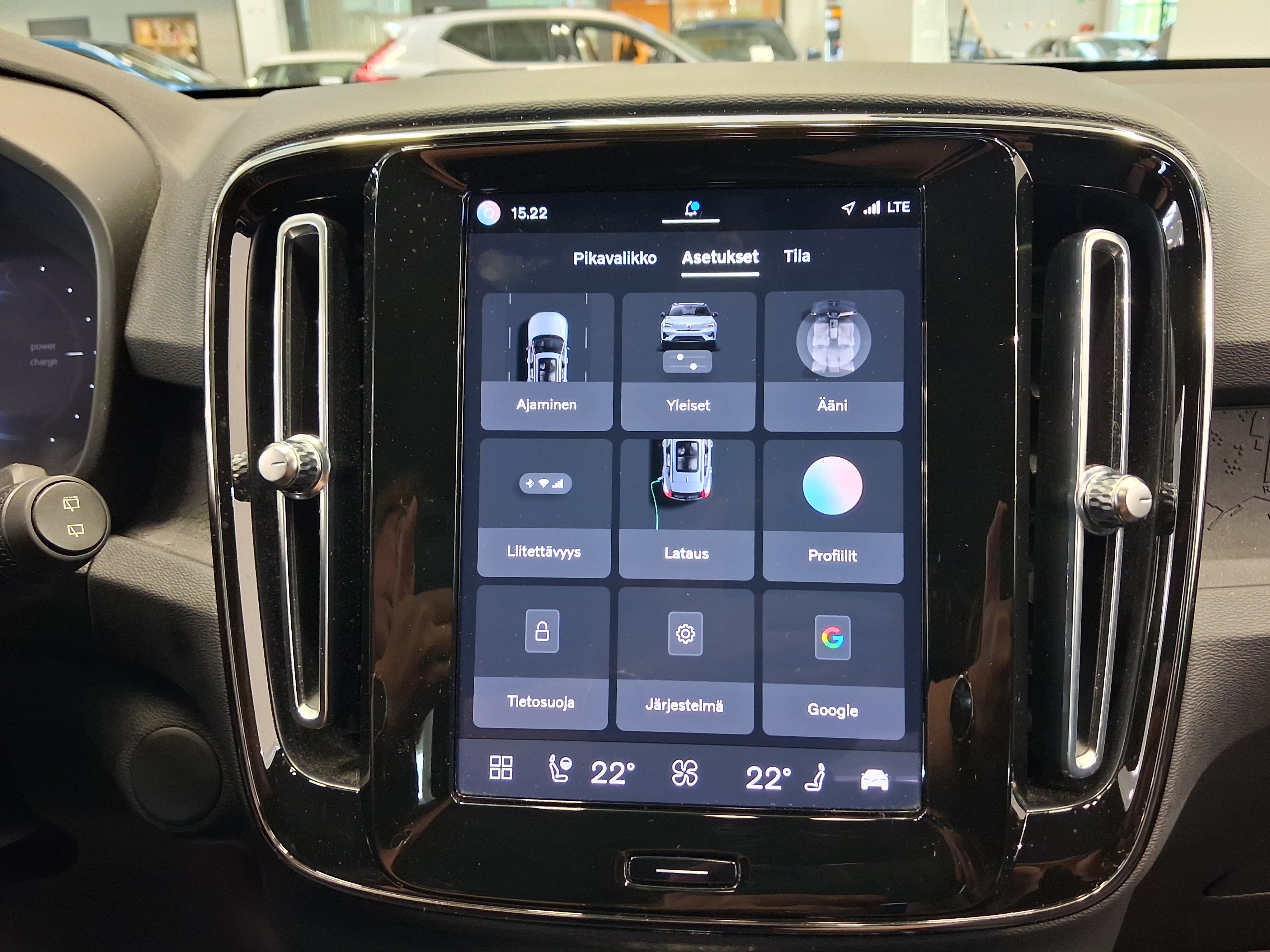 VOLVO XC40 2023