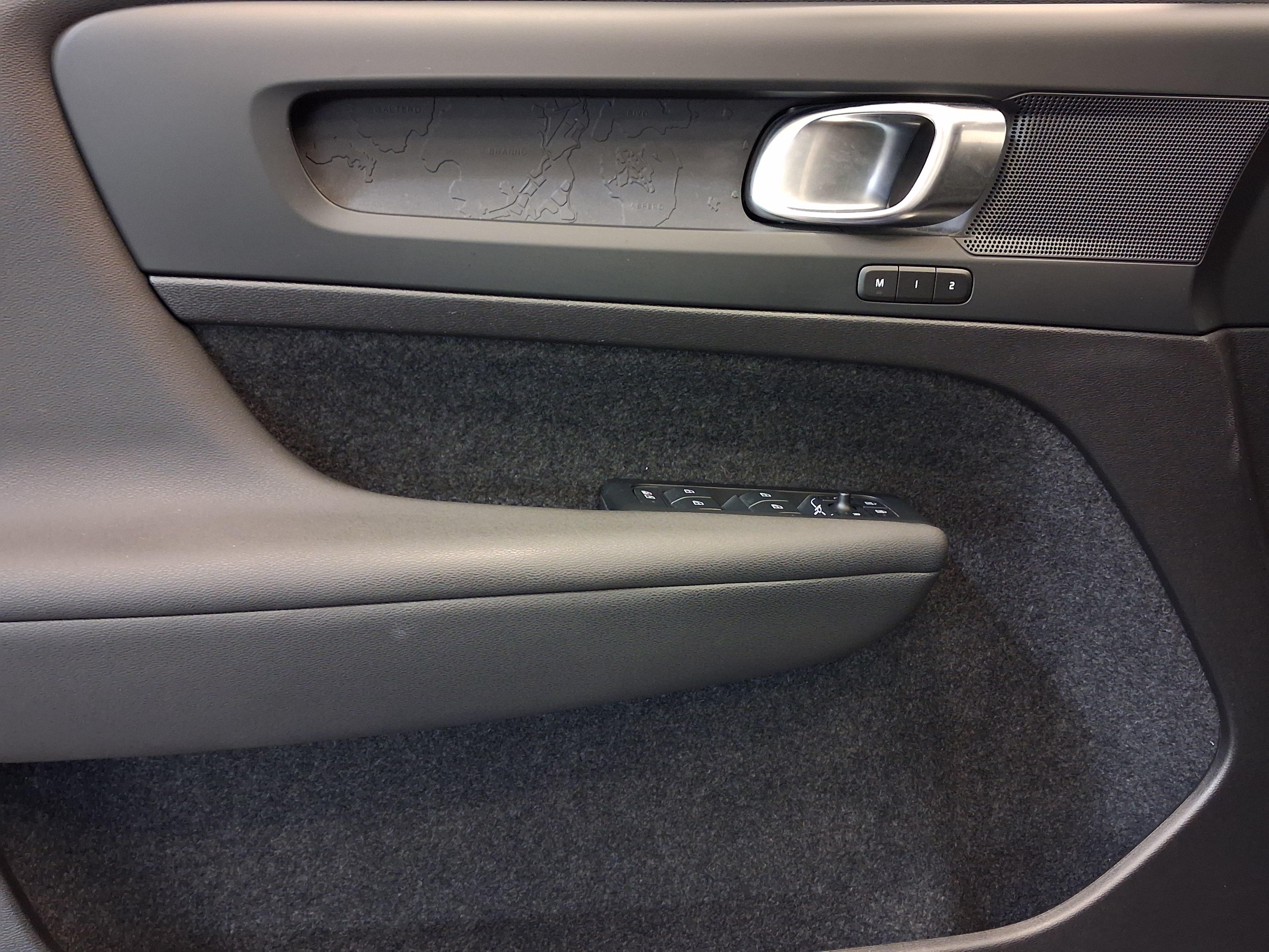 VOLVO XC40 2023