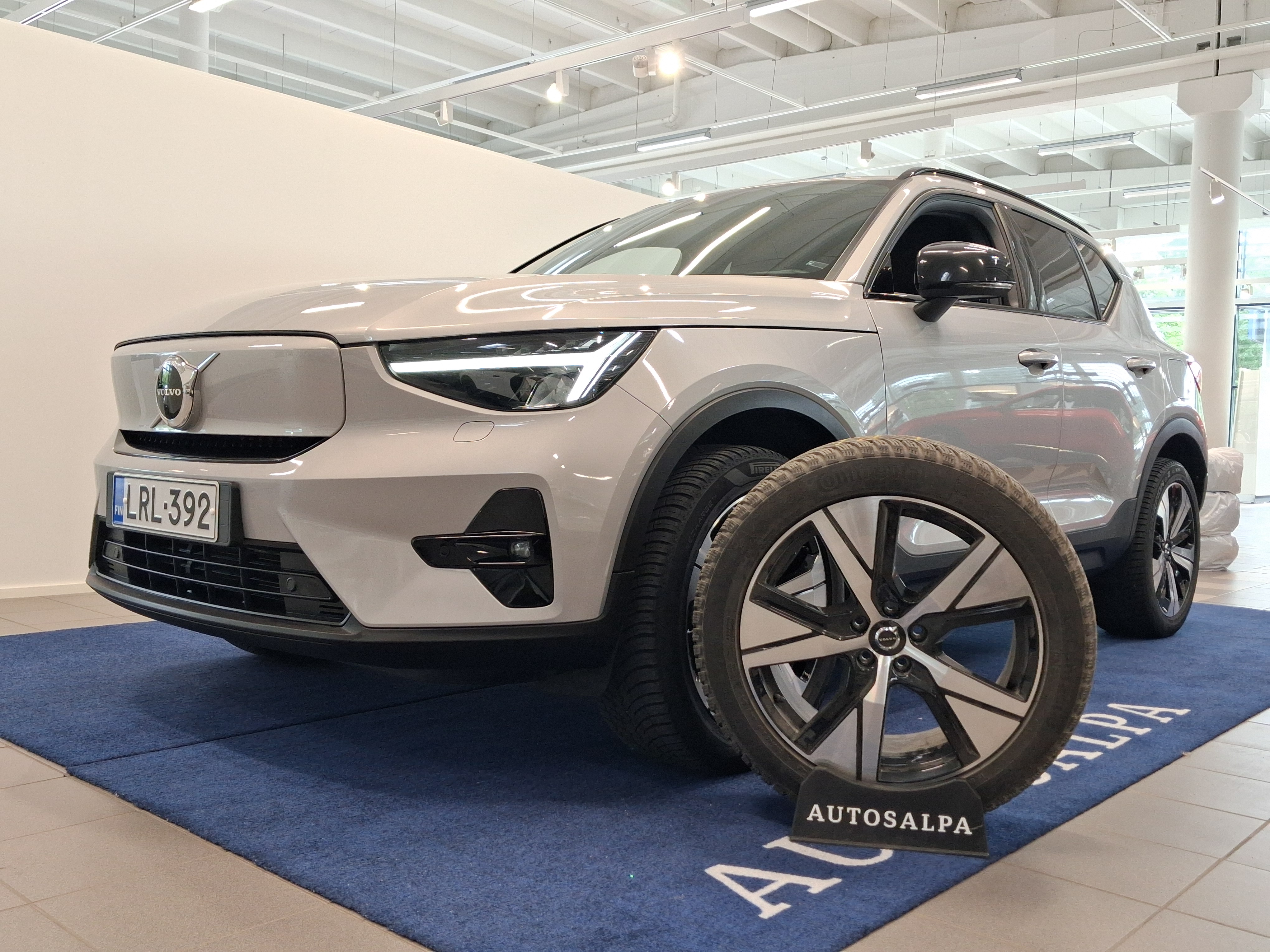 VOLVO XC40 2023
