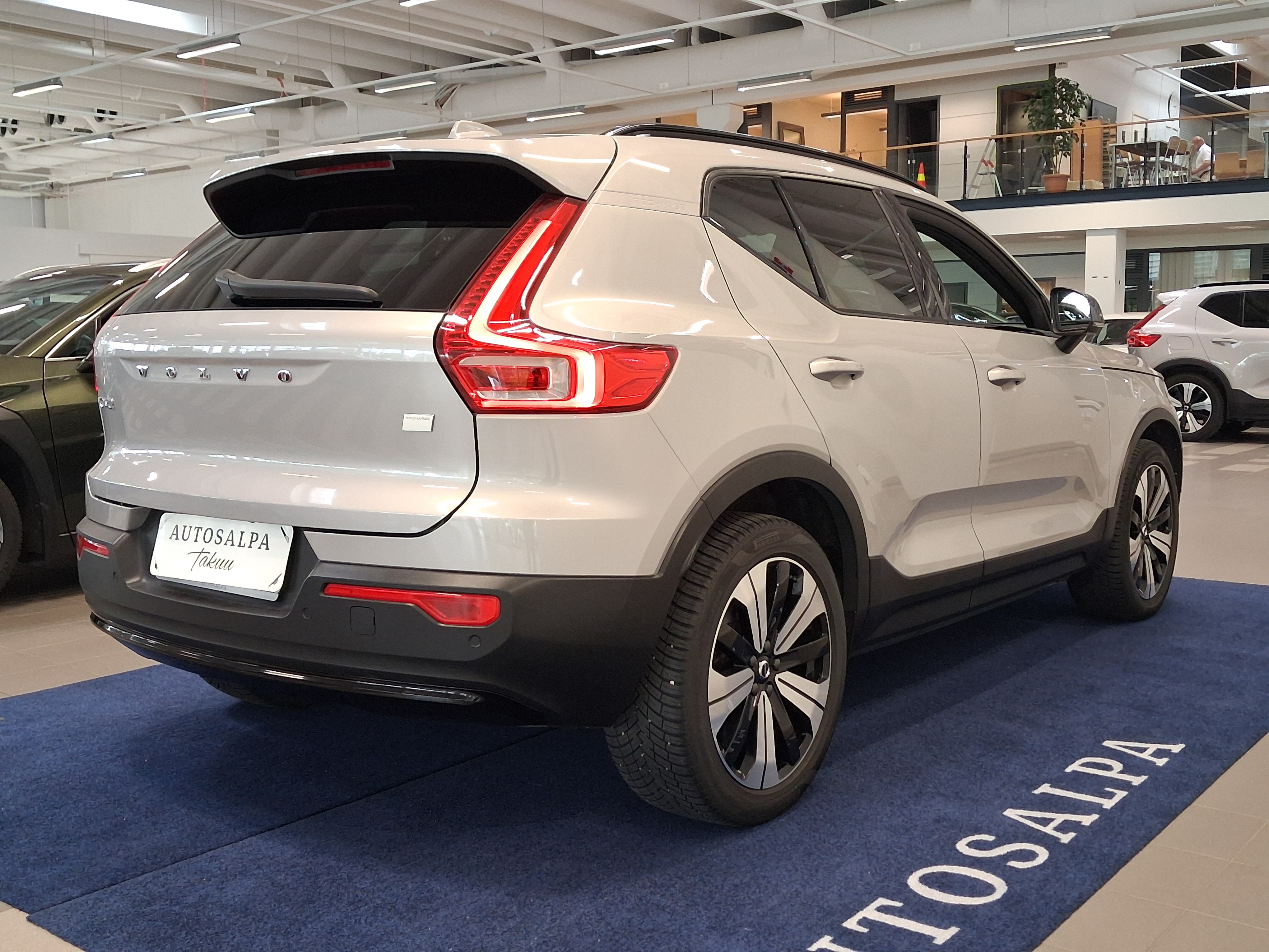 VOLVO XC40 2023