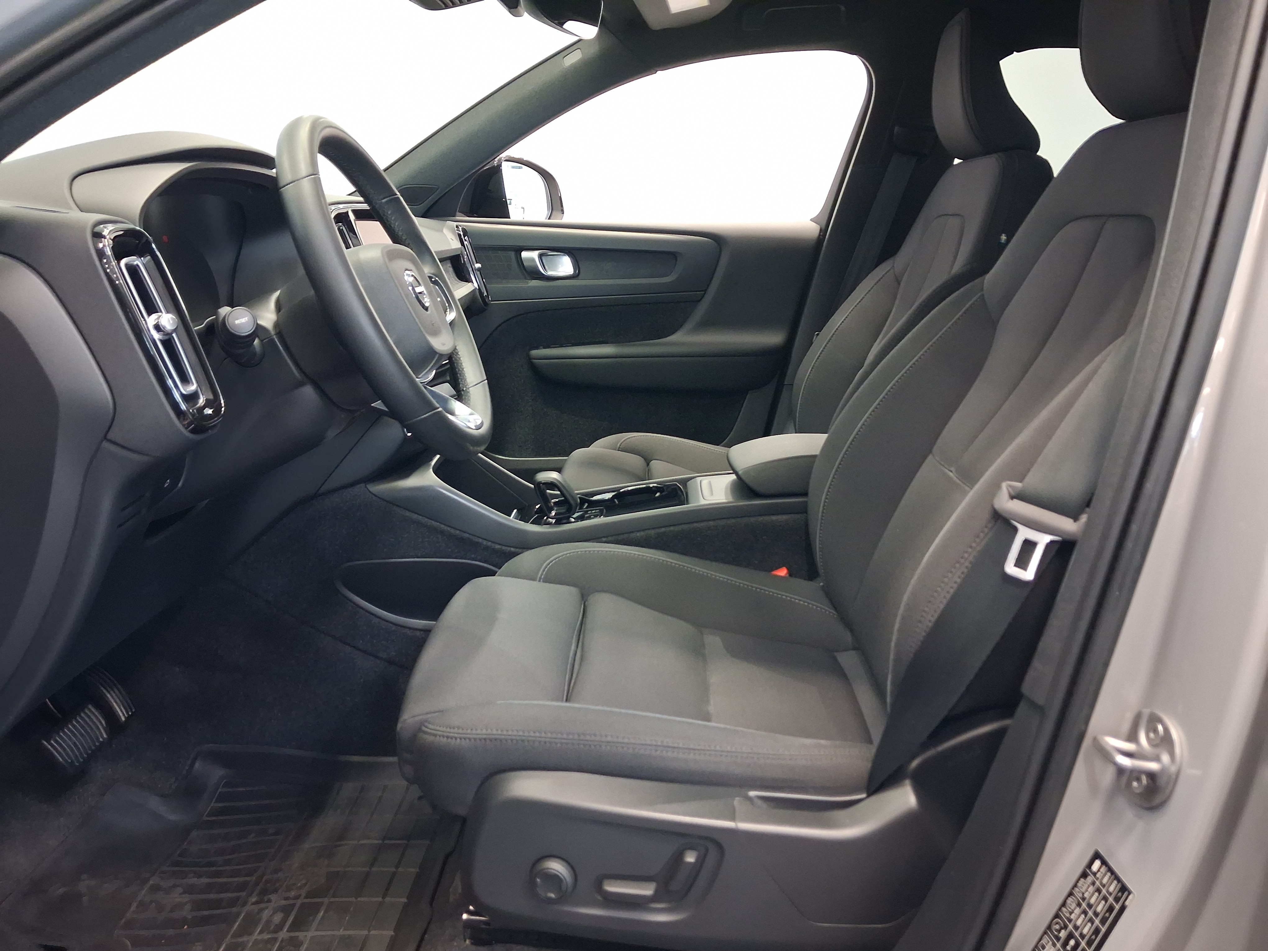 VOLVO XC40 2023