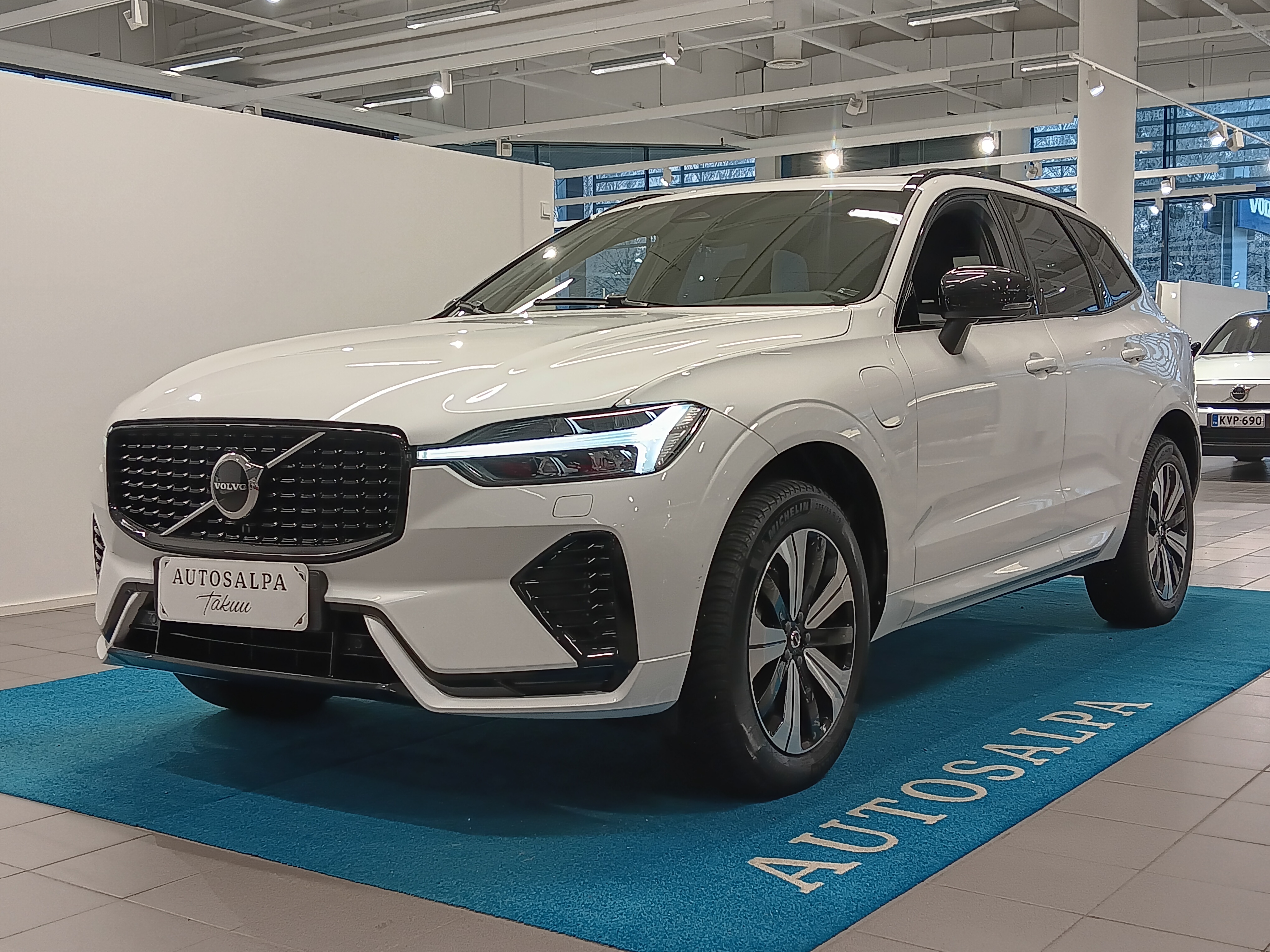 VOLVO XC60 2023