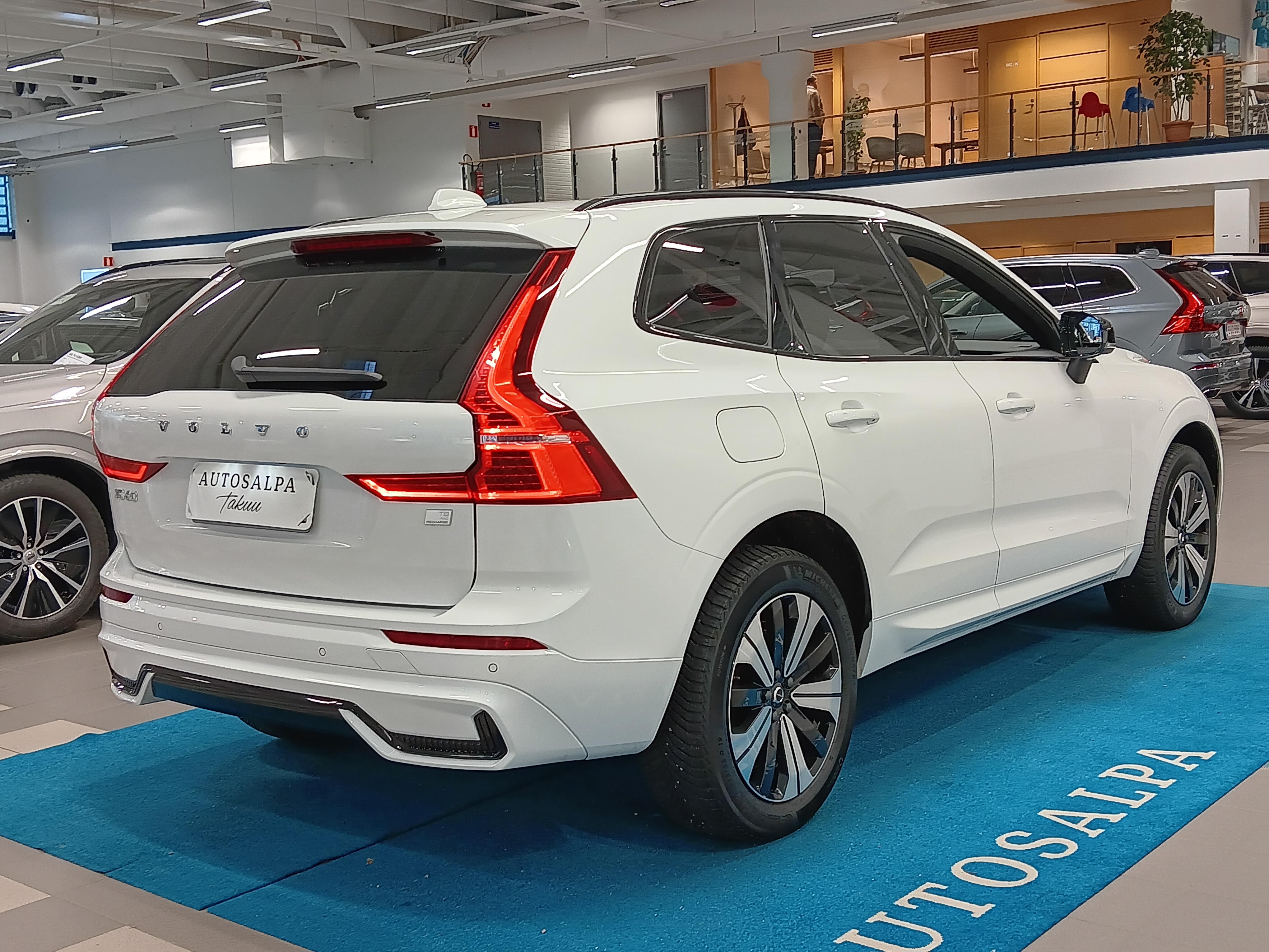 VOLVO XC60 2023