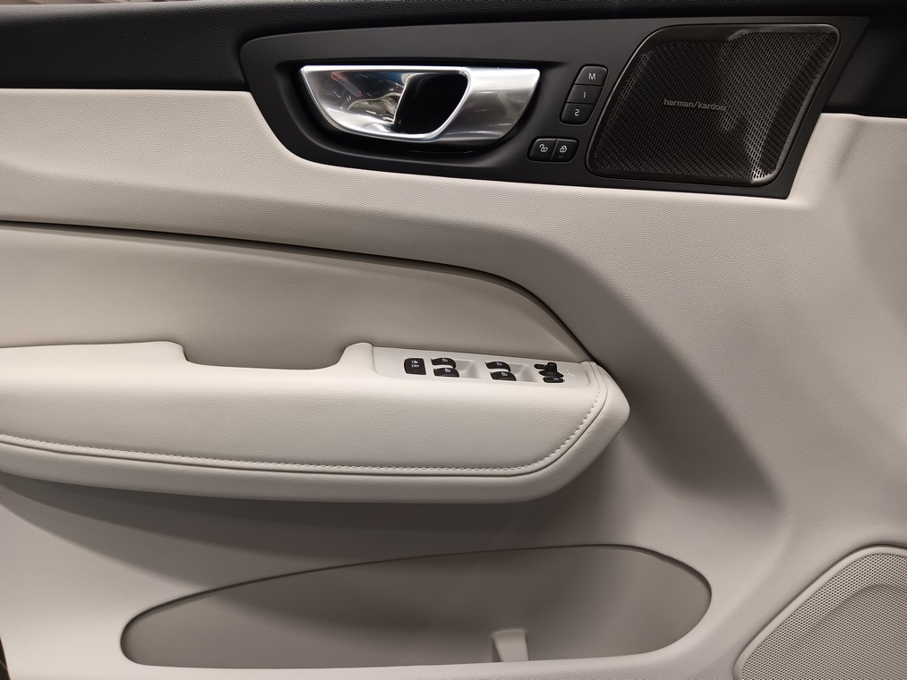 VOLVO XC60 2024