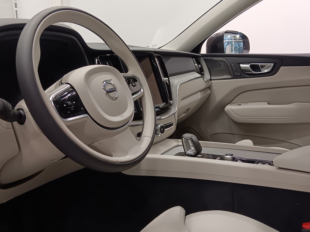VOLVO XC60 2024