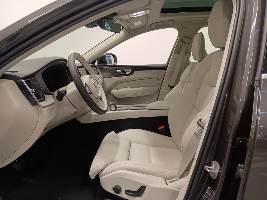 VOLVO XC60 2024